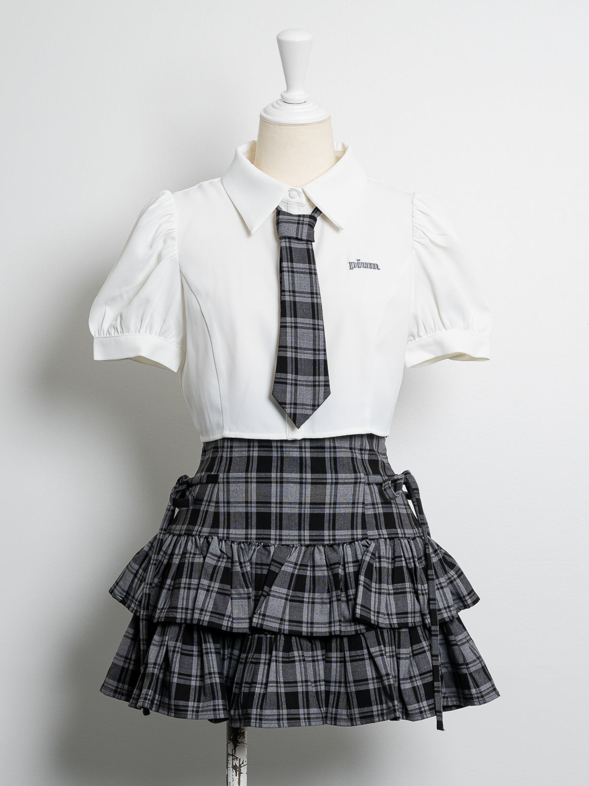 ネクタイ付きパフスリーブシャツ