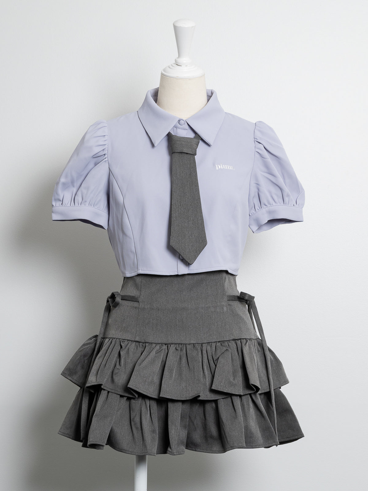 ネクタイ付きパフスリーブシャツ