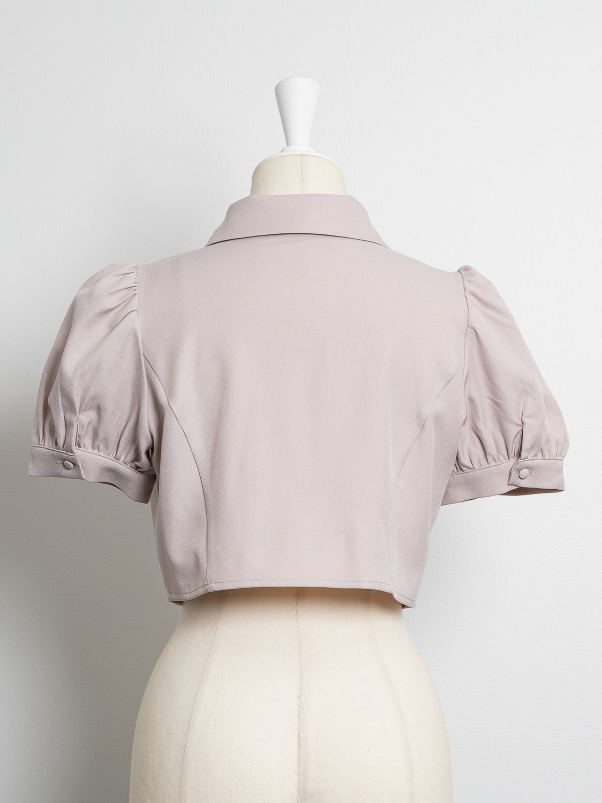 ネクタイ付きパフスリーブシャツ