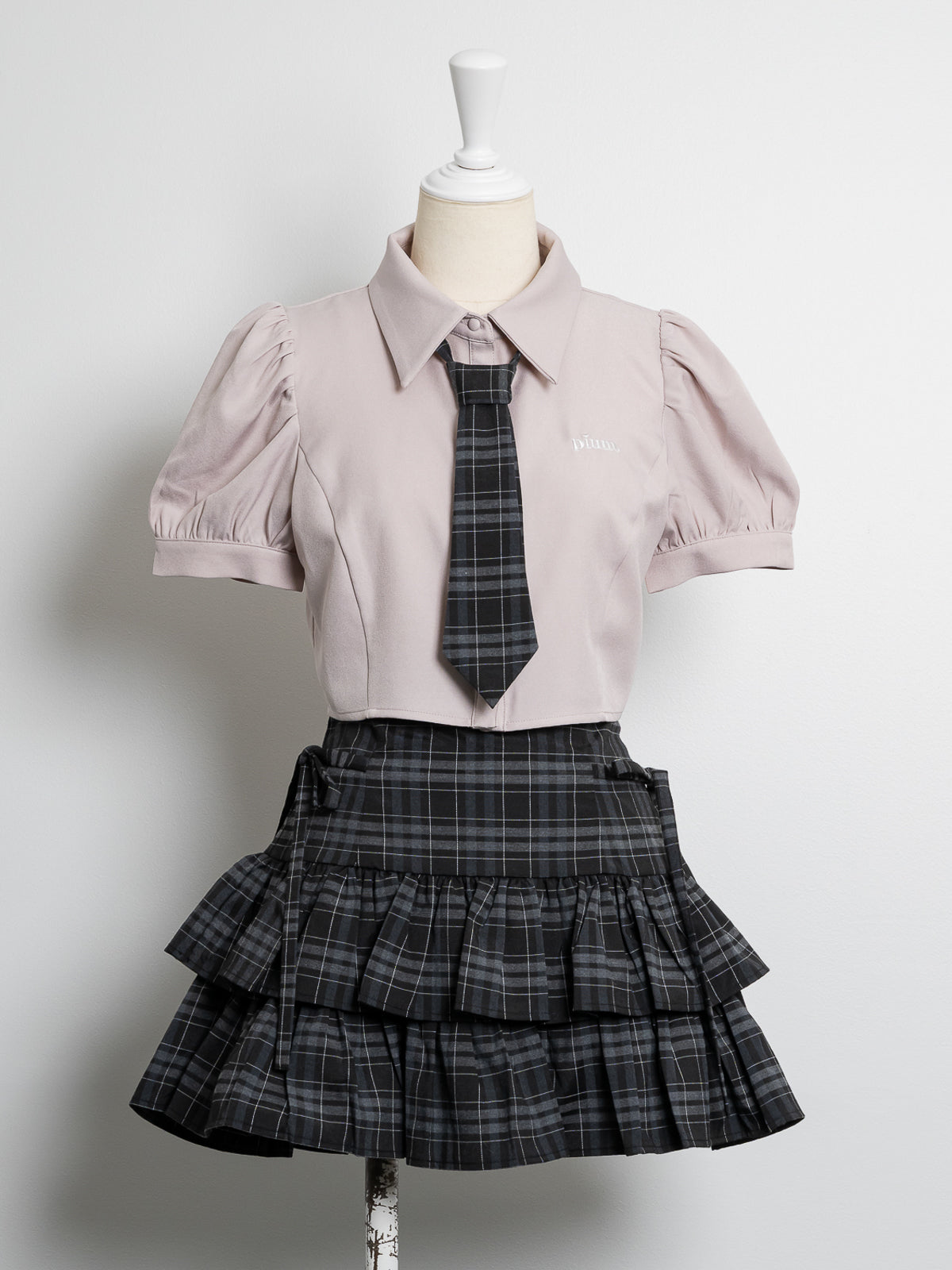 ネクタイ付きパフスリーブシャツ