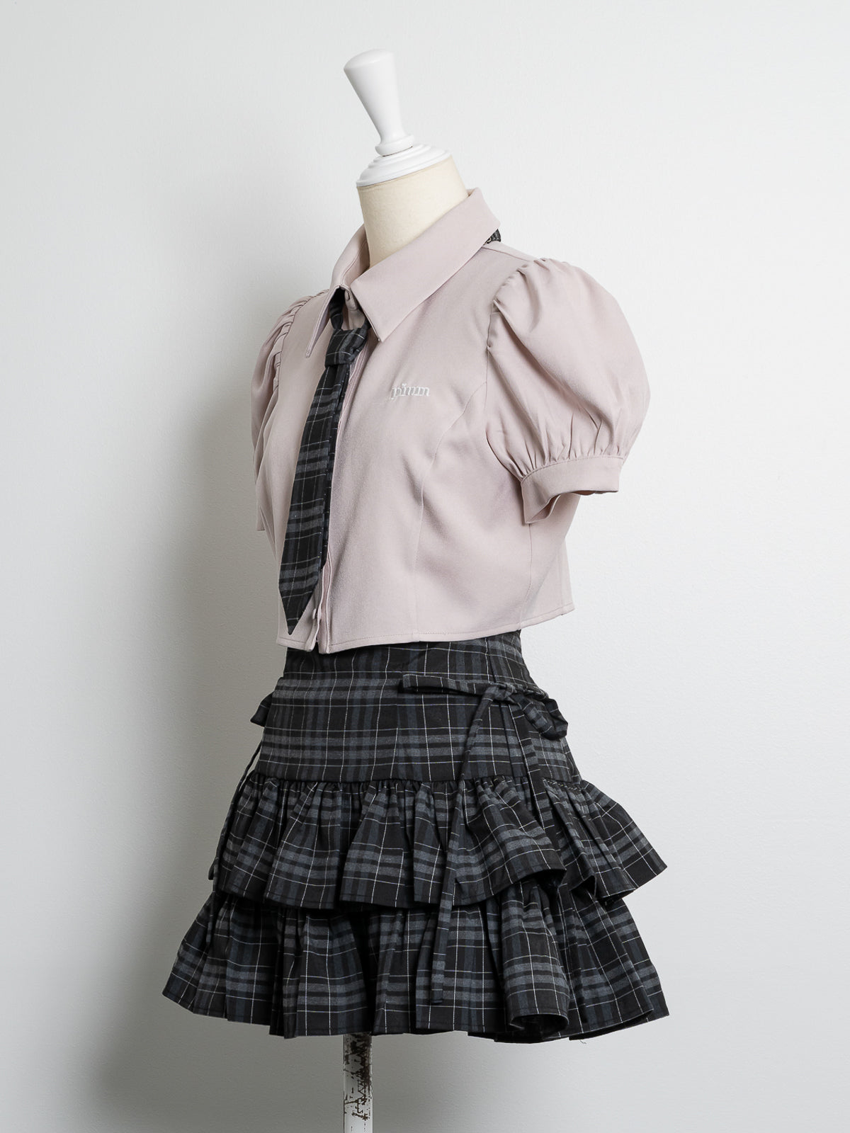 ネクタイ付きパフスリーブシャツ