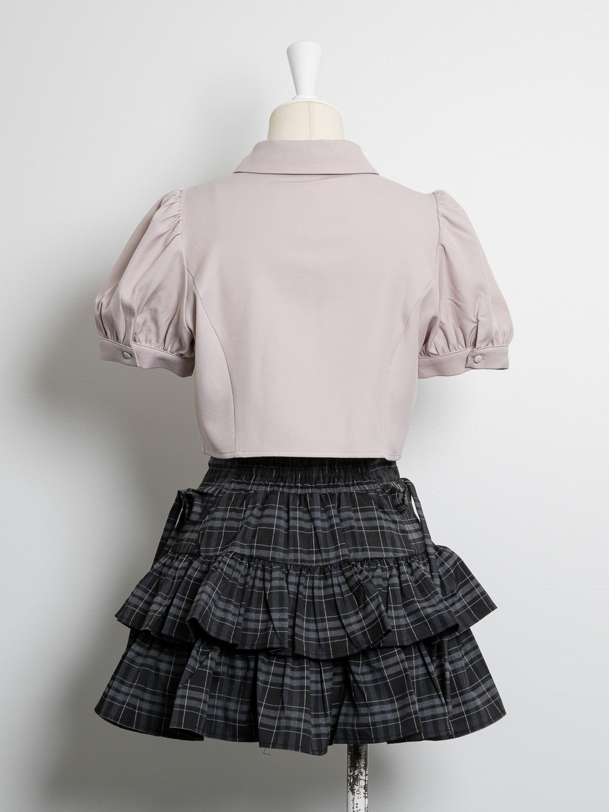 ネクタイ付きパフスリーブシャツ