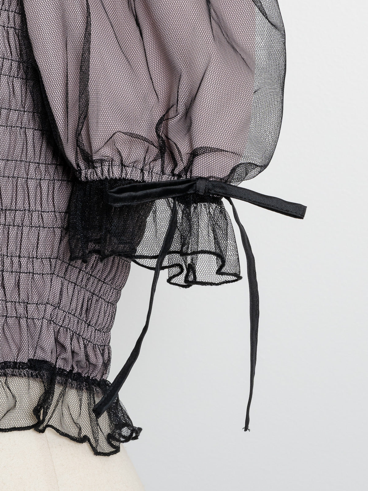 シャーリングチュールフリルブラウス