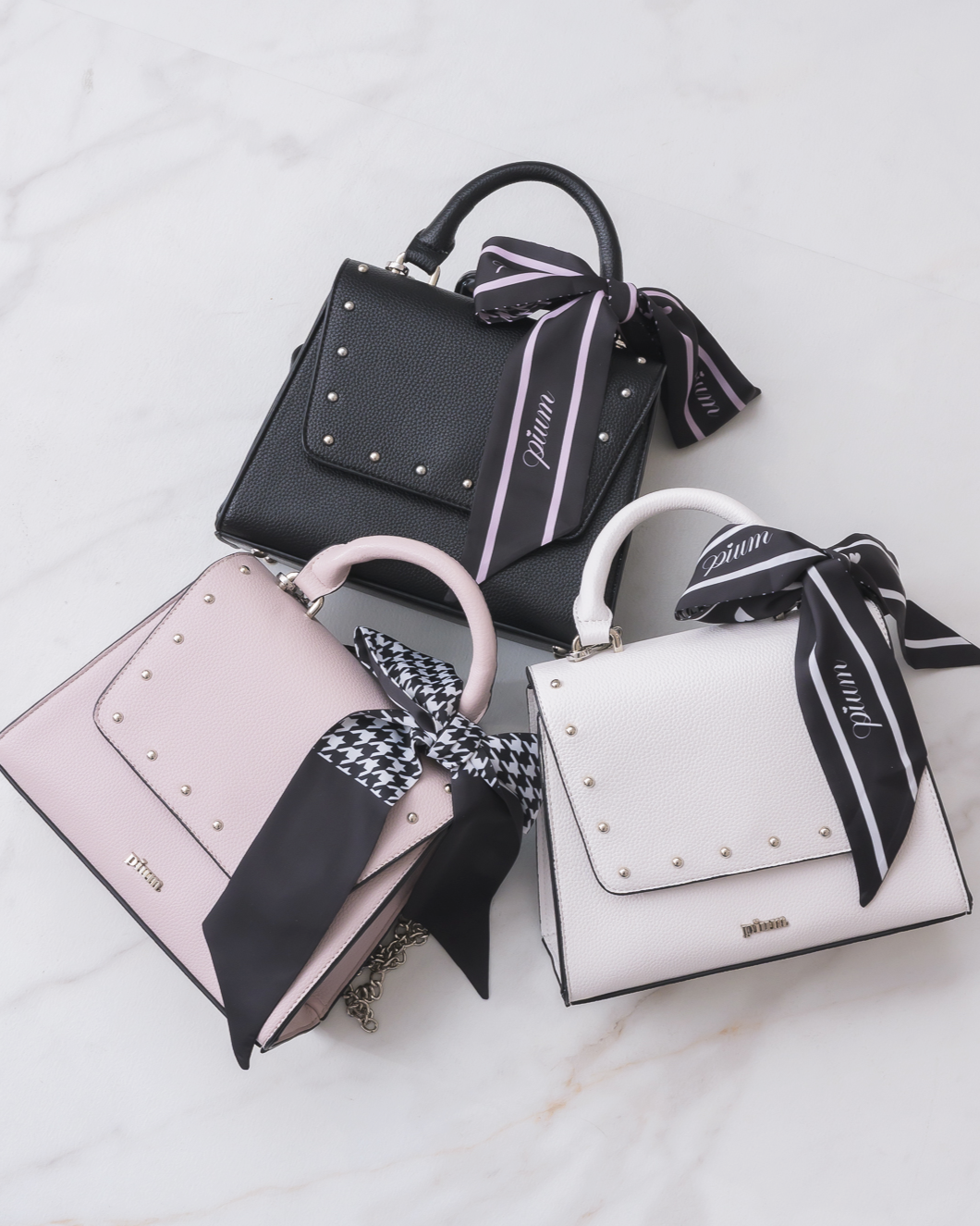 スカーフ付きフラップバッグ