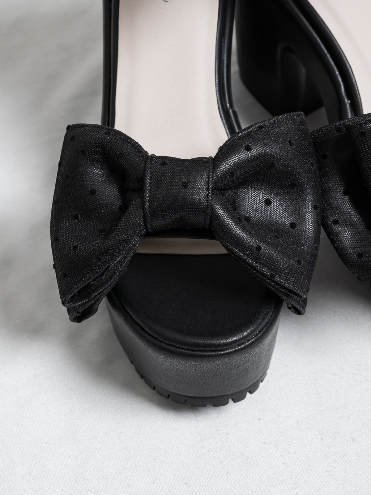 カラー:ブラック