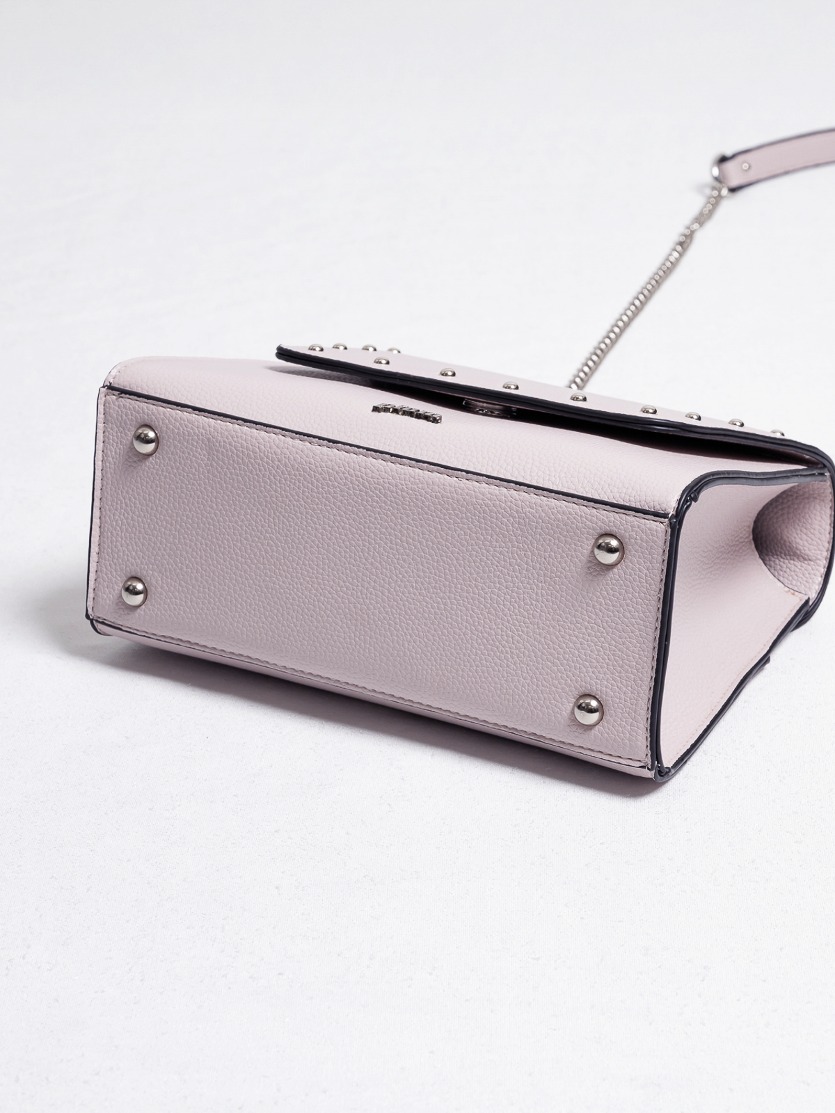 スカーフ付きフラップバッグ