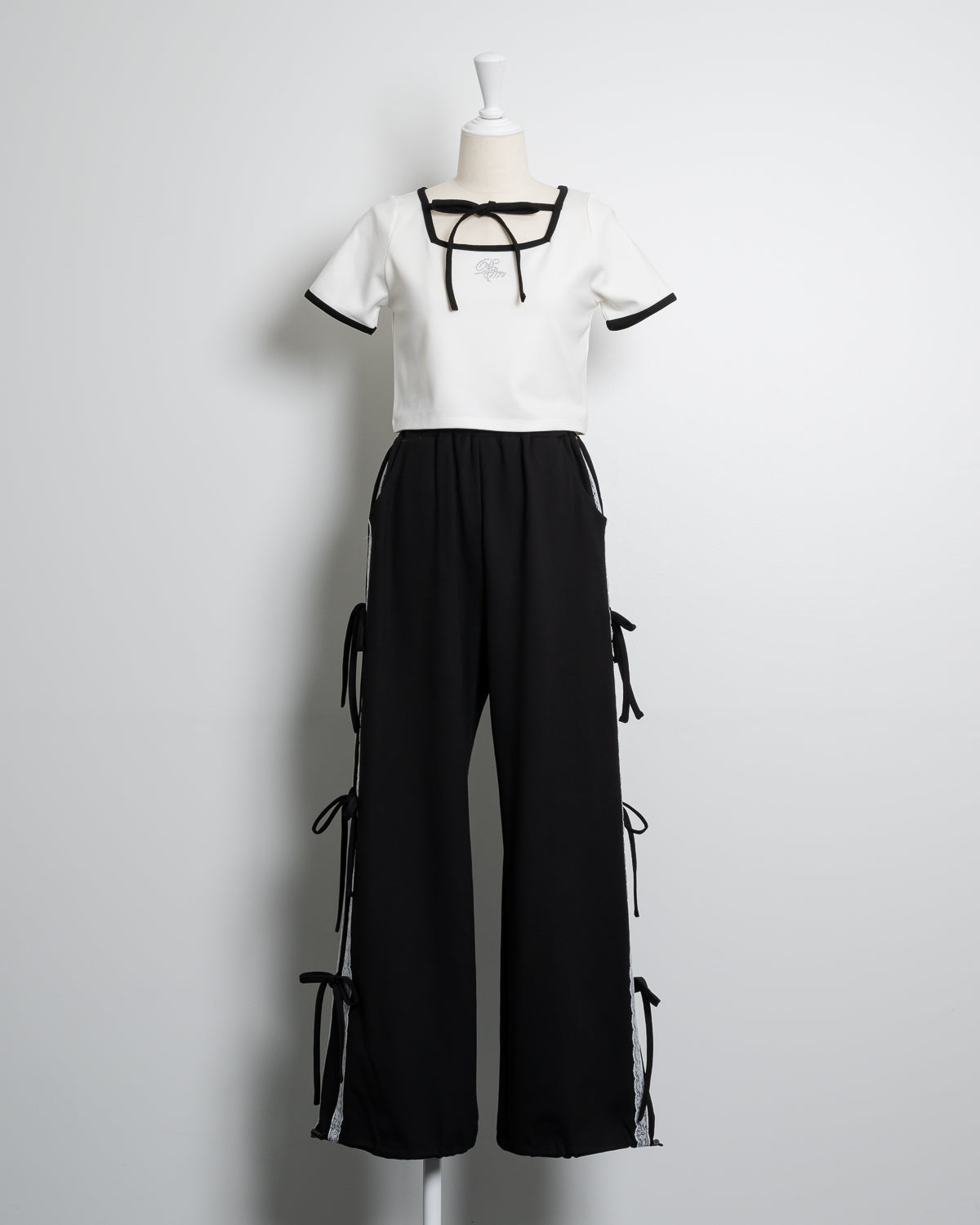 カラー:ホワイト×ブラック