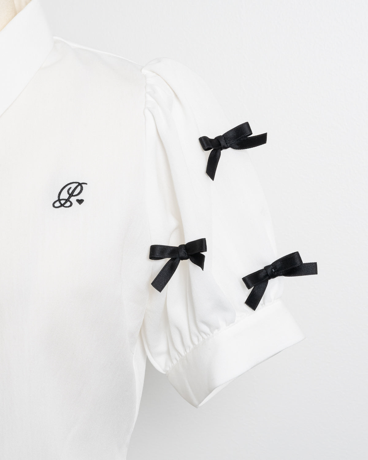 ミニリボンパフスリーブブラウス