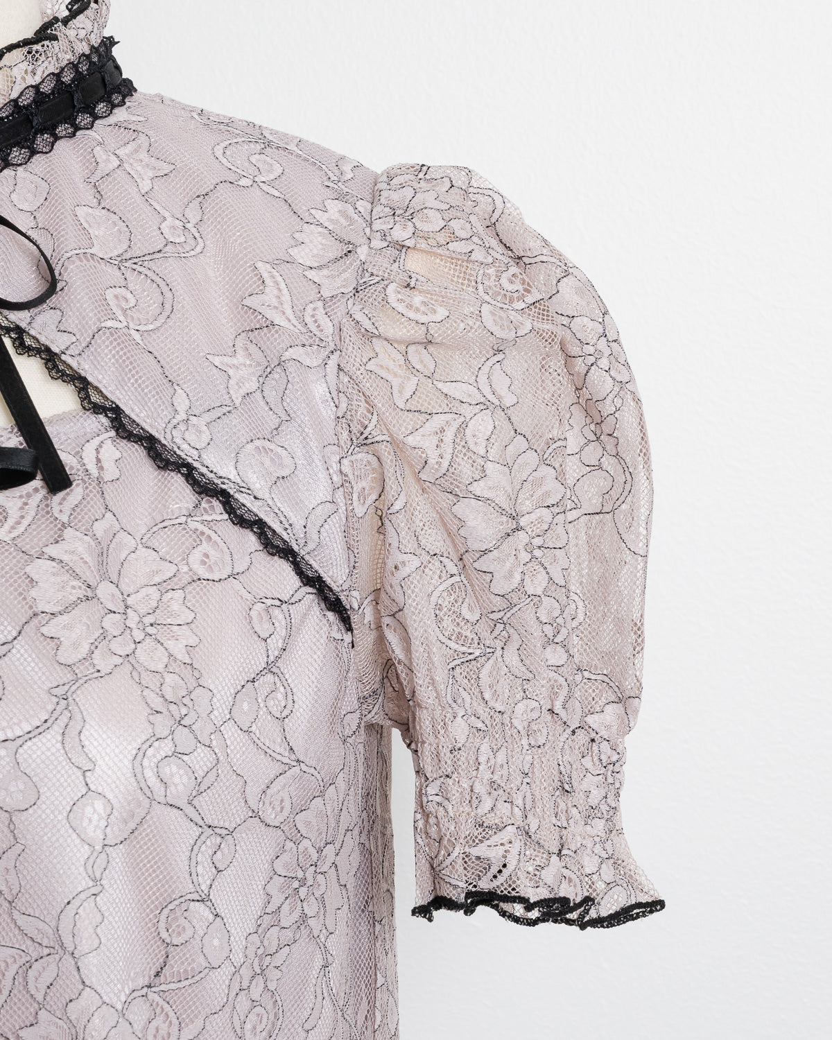 はしごリボンバイカラーレースブラウス