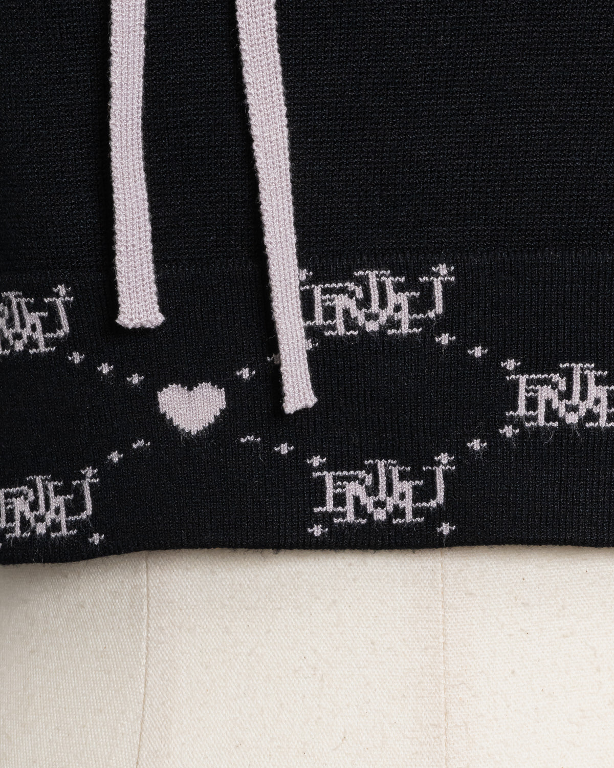 piumモノグラムテープ半袖ニット