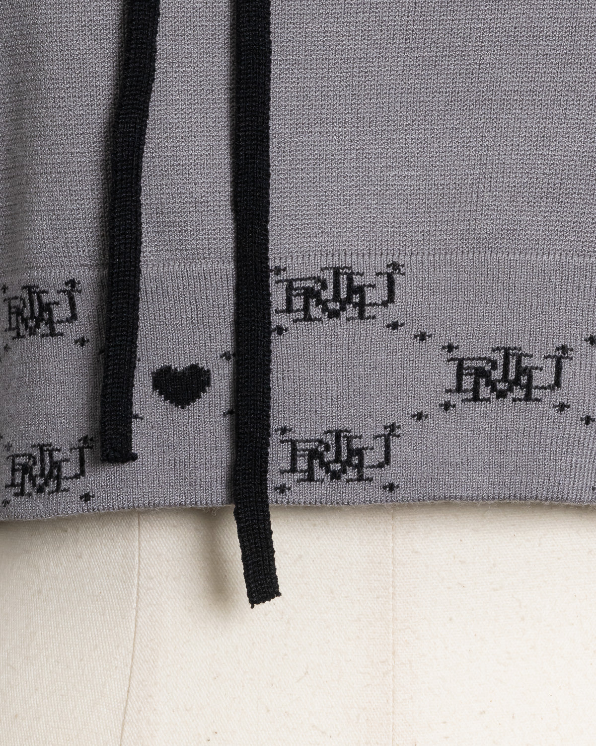 piumモノグラムテープ半袖ニット