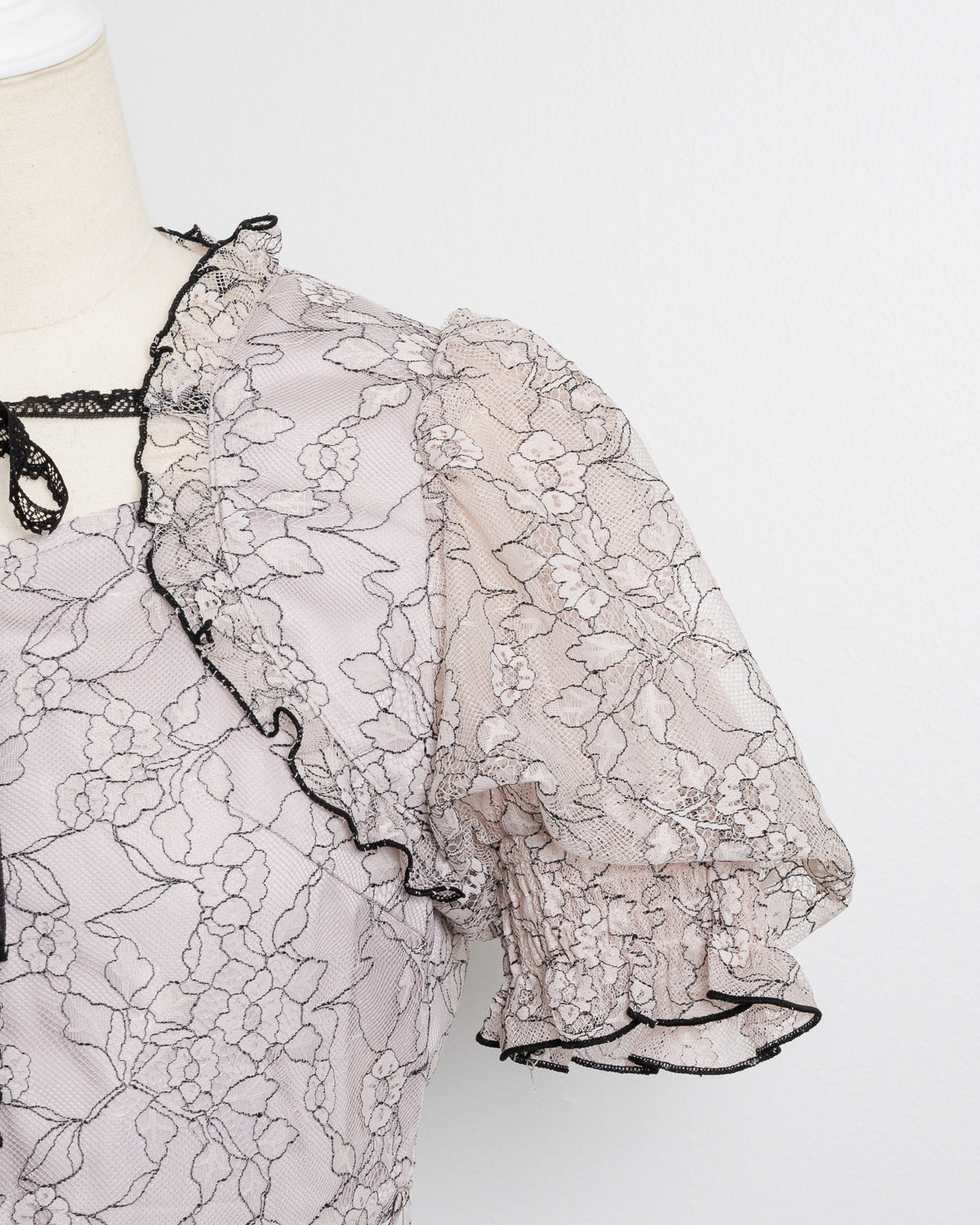 レースケープフリルセットアップ