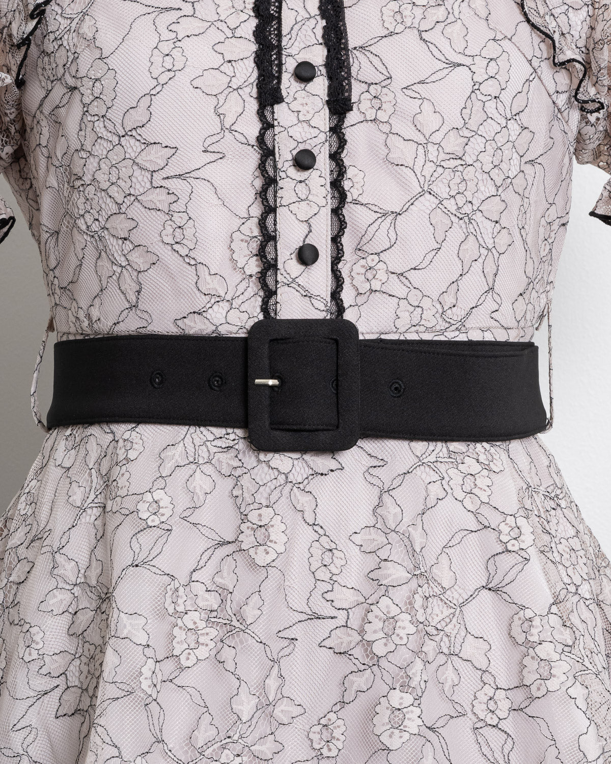 レースケープフリルセットアップ