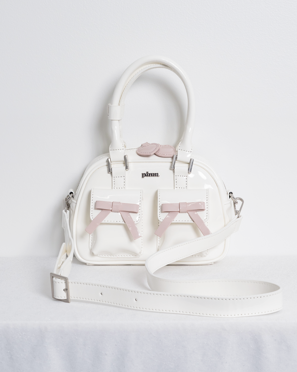 pillows ピロウズ エナメル ボストンバッグ Amazon.co.jp: the pillows ピロウズ エナメル ボストンバッグ Amazon.co.jp: the