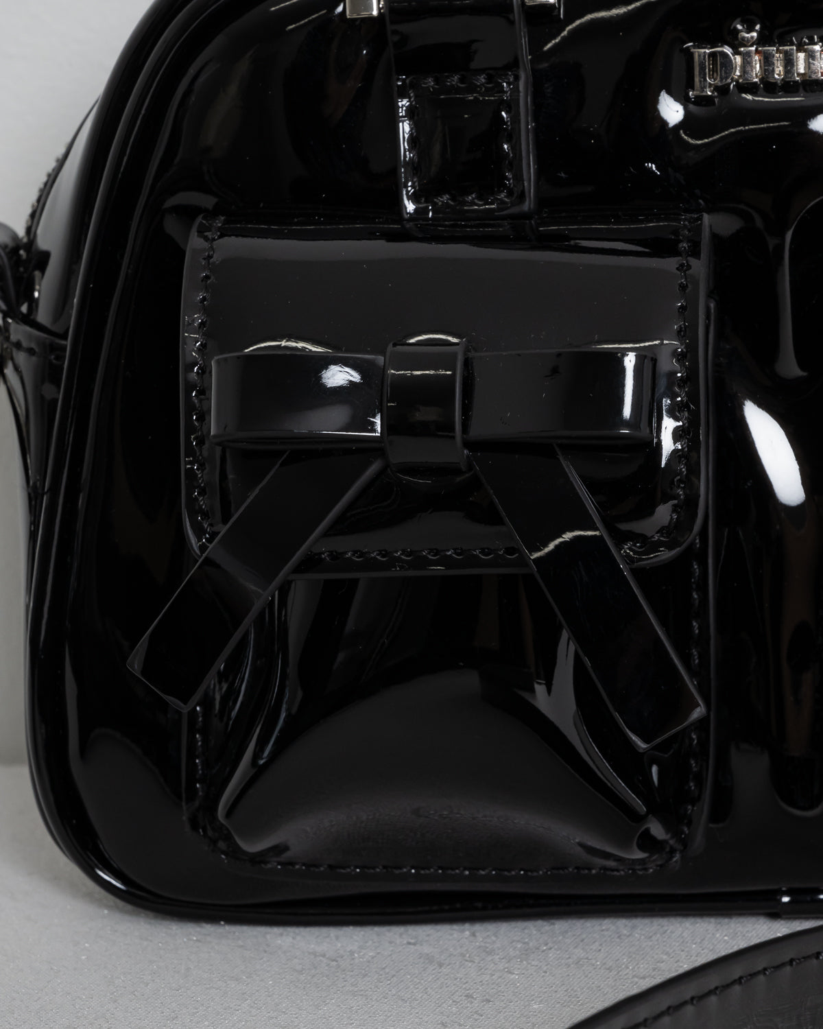 リボンポケットエナメルミニボストンバッグ