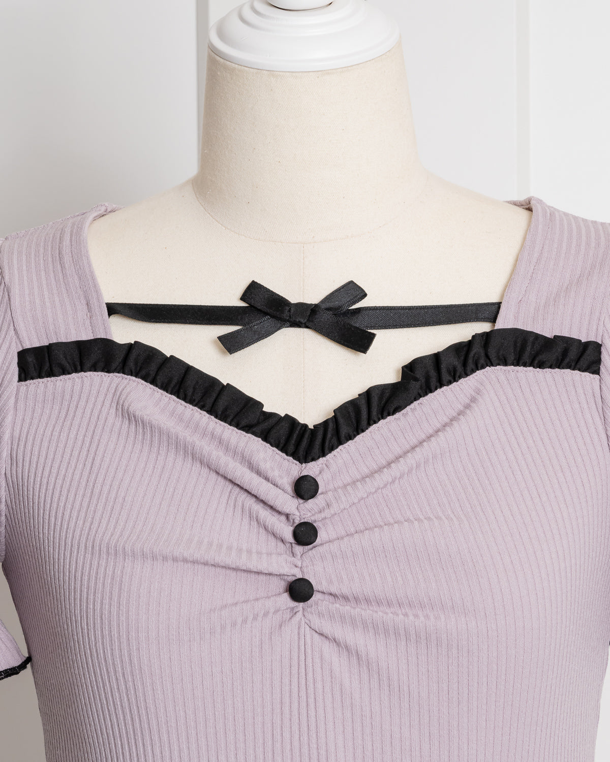 フロントボタンリボンテープカットソー