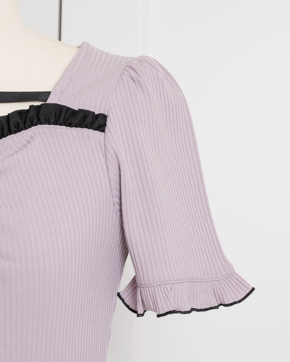 フロントボタンリボンテープカットソー