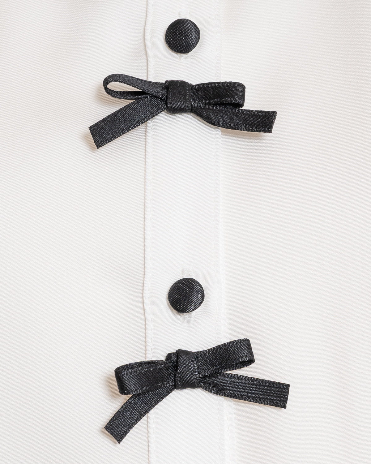 レースカラーサテンブラウス