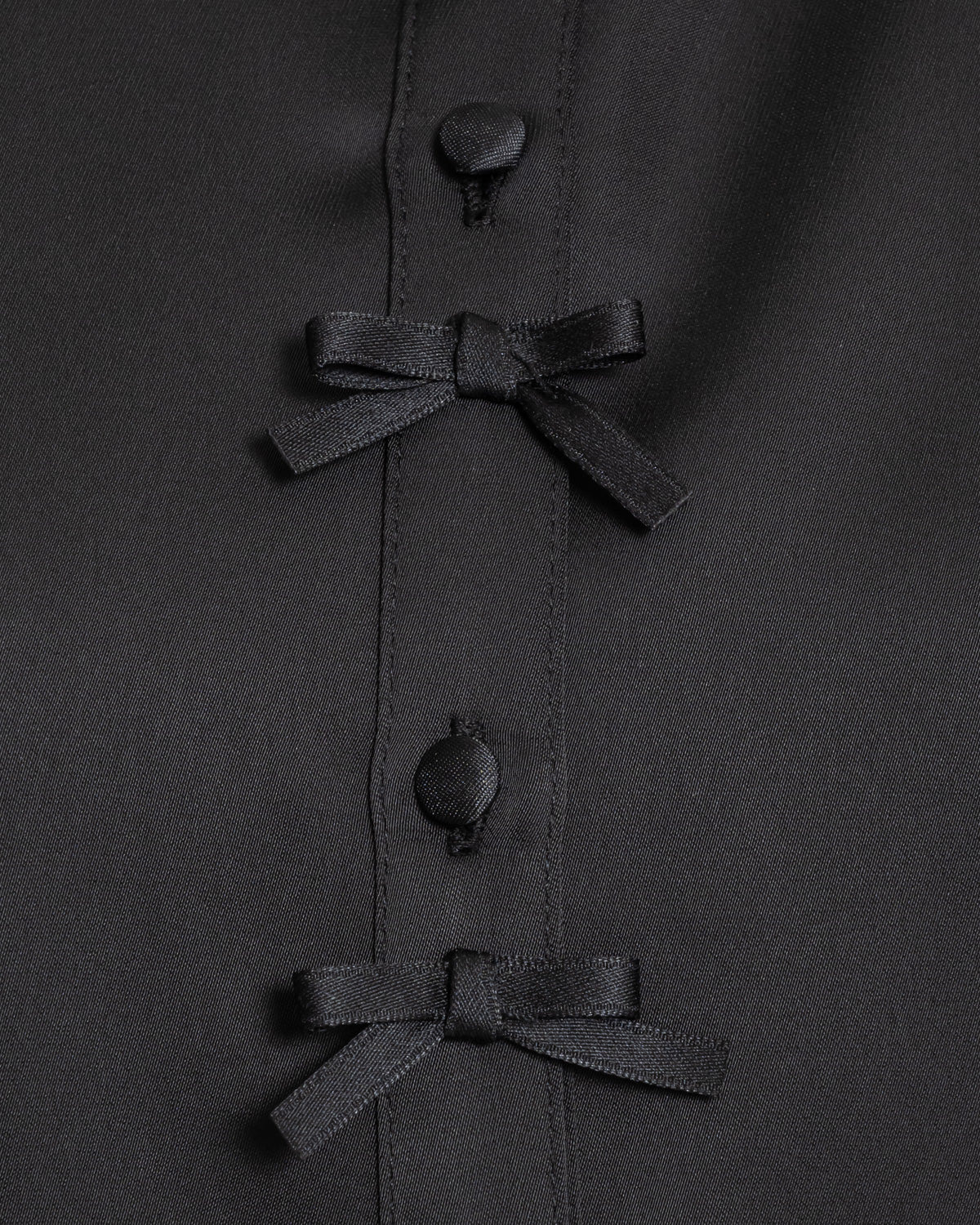 レースカラーサテンブラウス