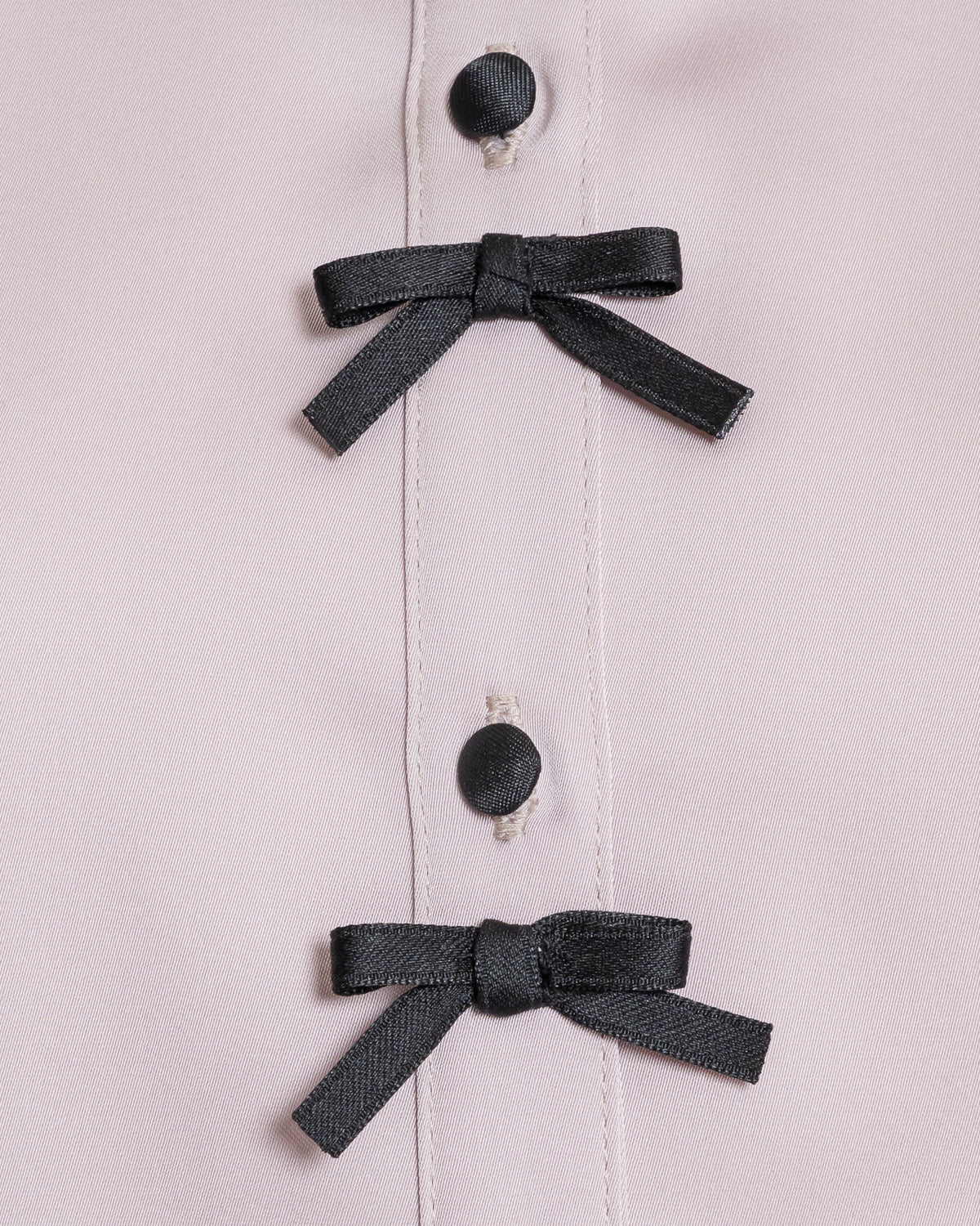 レースカラーサテンブラウス