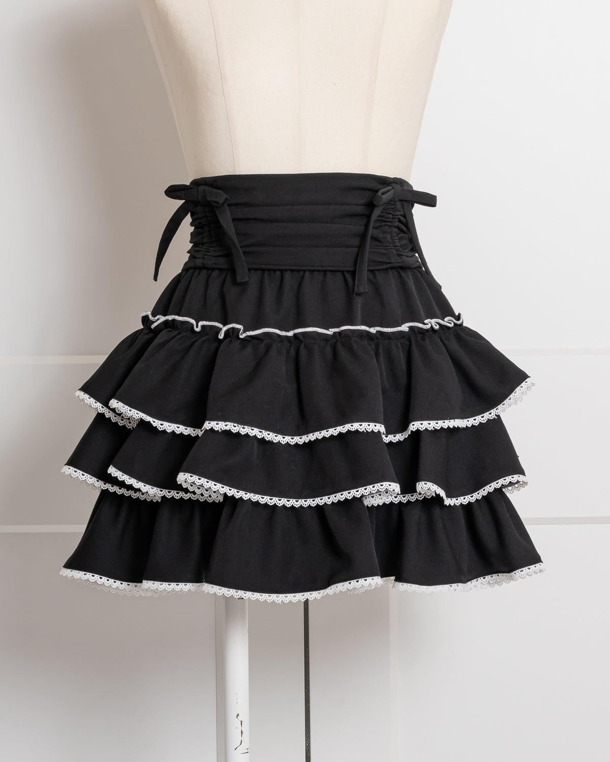 カラー:ブラック×ホワイト