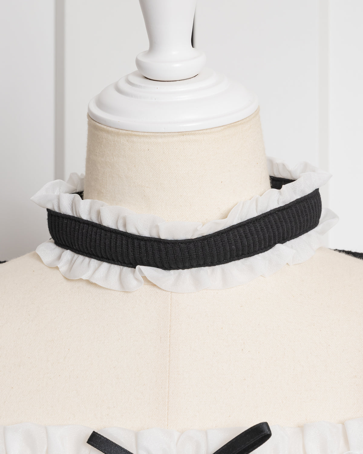 ラウンドフリルチョーカー半袖カットソー