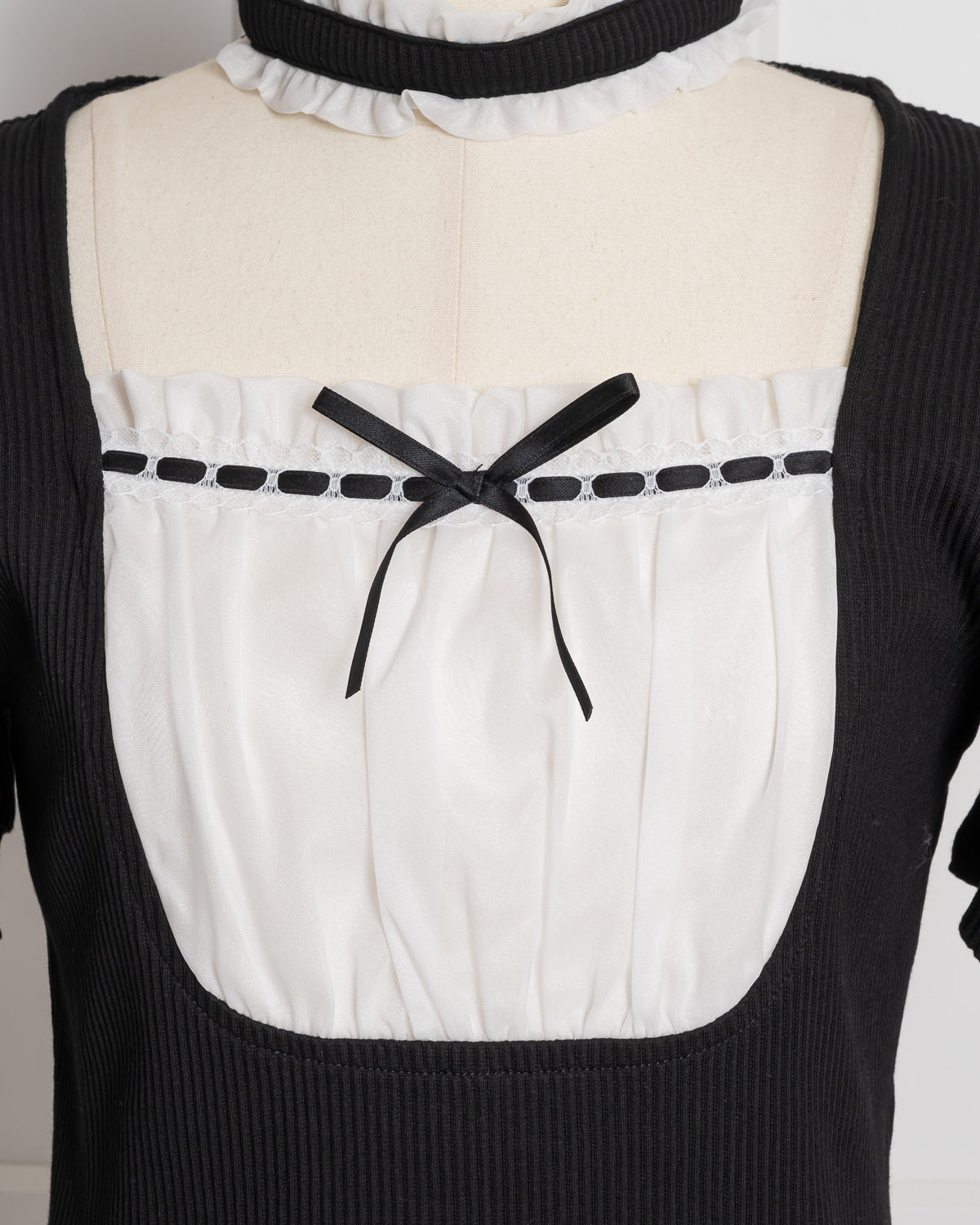 ラウンドフリルチョーカー半袖カットソー