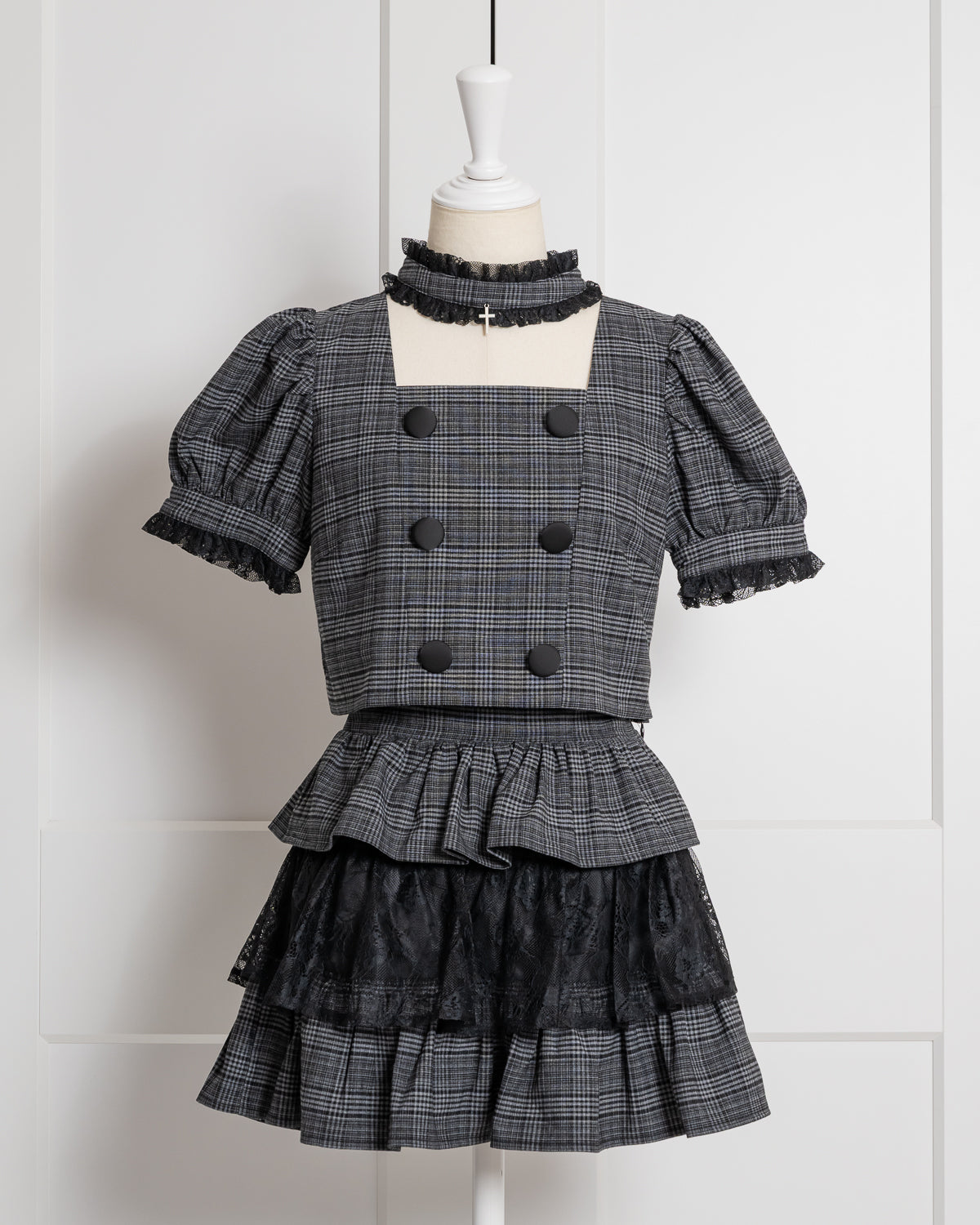 レースフリルクロスチョーカートップス