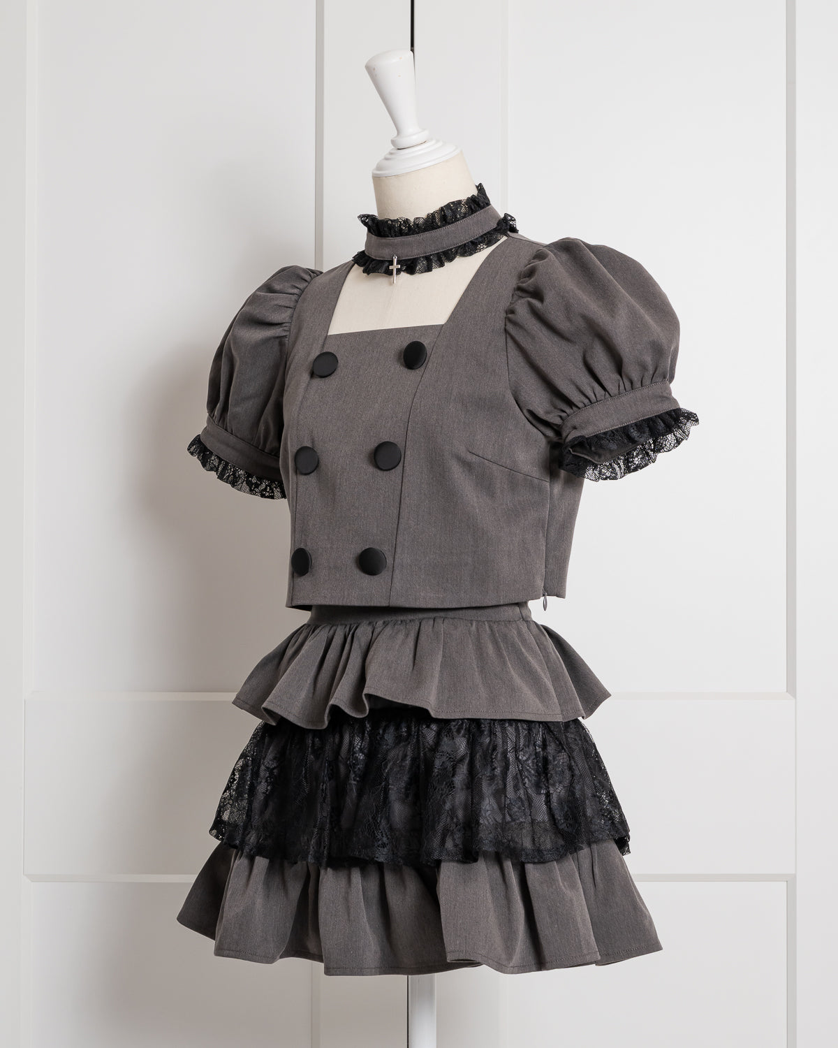 レースフリルクロスチョーカートップス