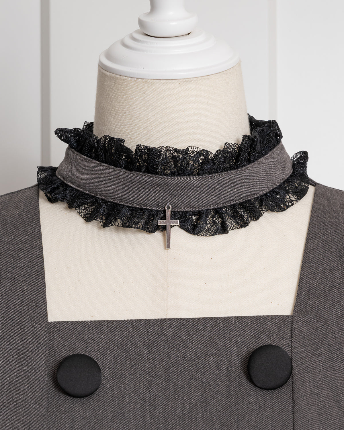 レースフリルクロスチョーカートップス