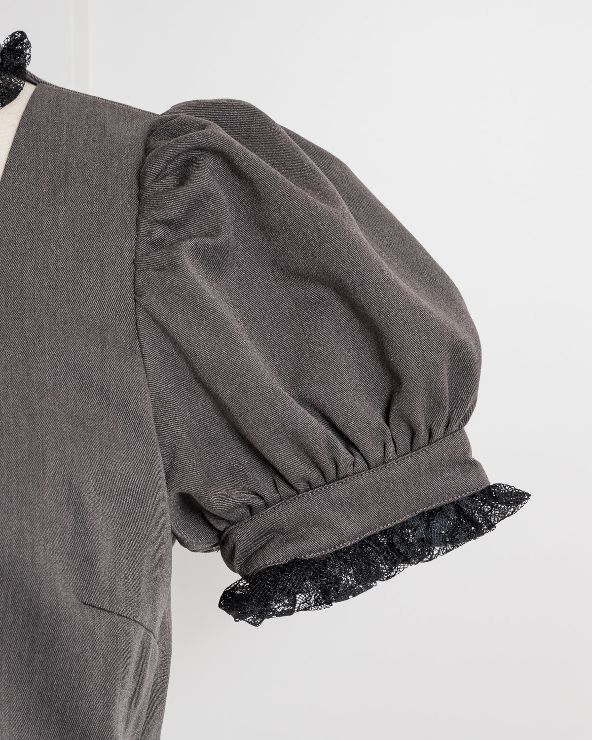 レースフリルクロスチョーカートップス