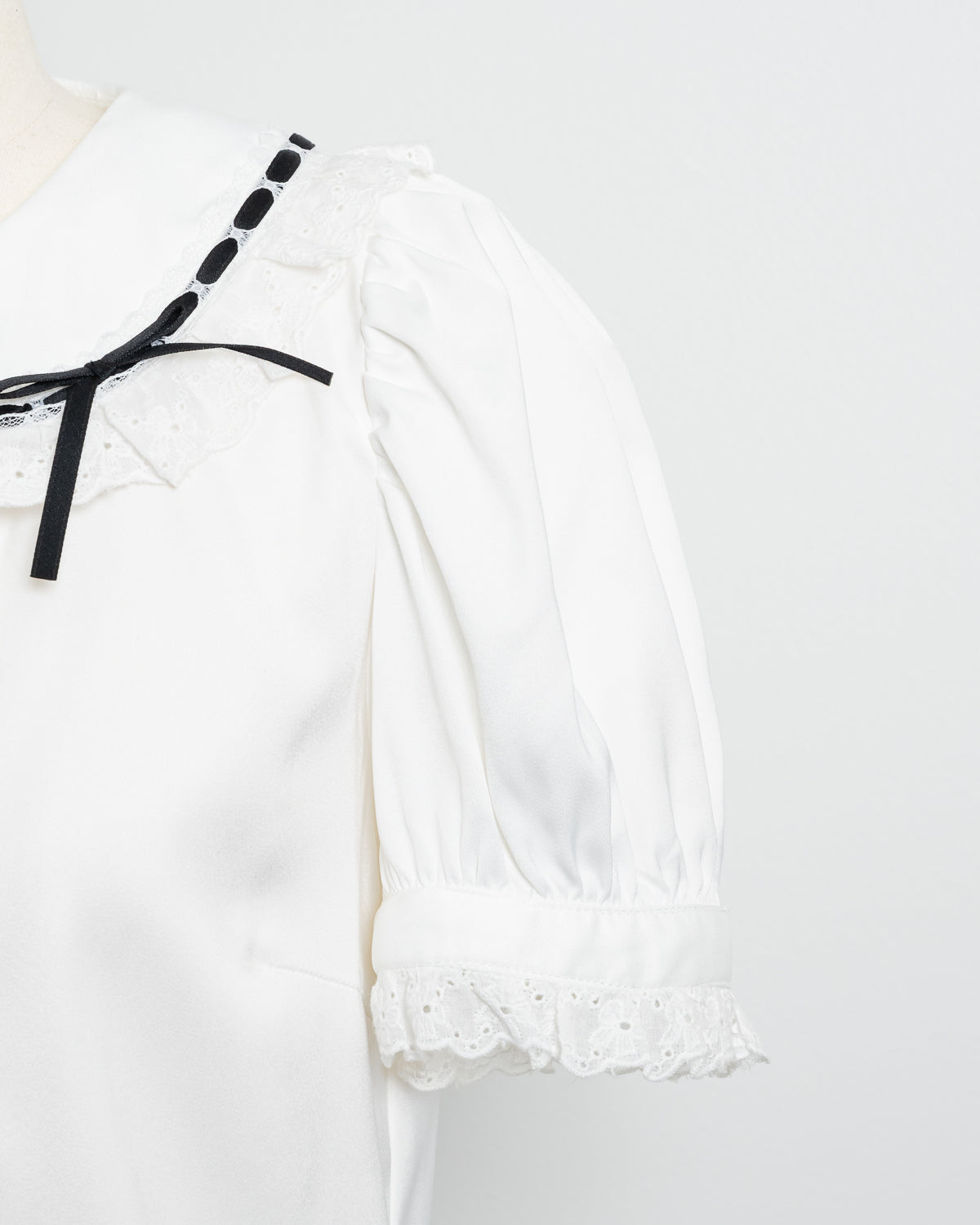 コットンフリルパフスリーブブラウス