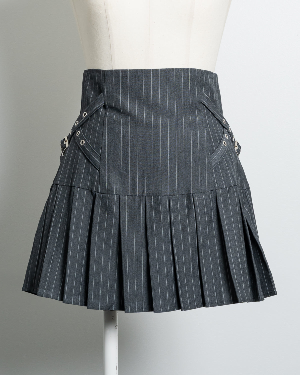 サイドベルトプリーツミニスカート – pium
