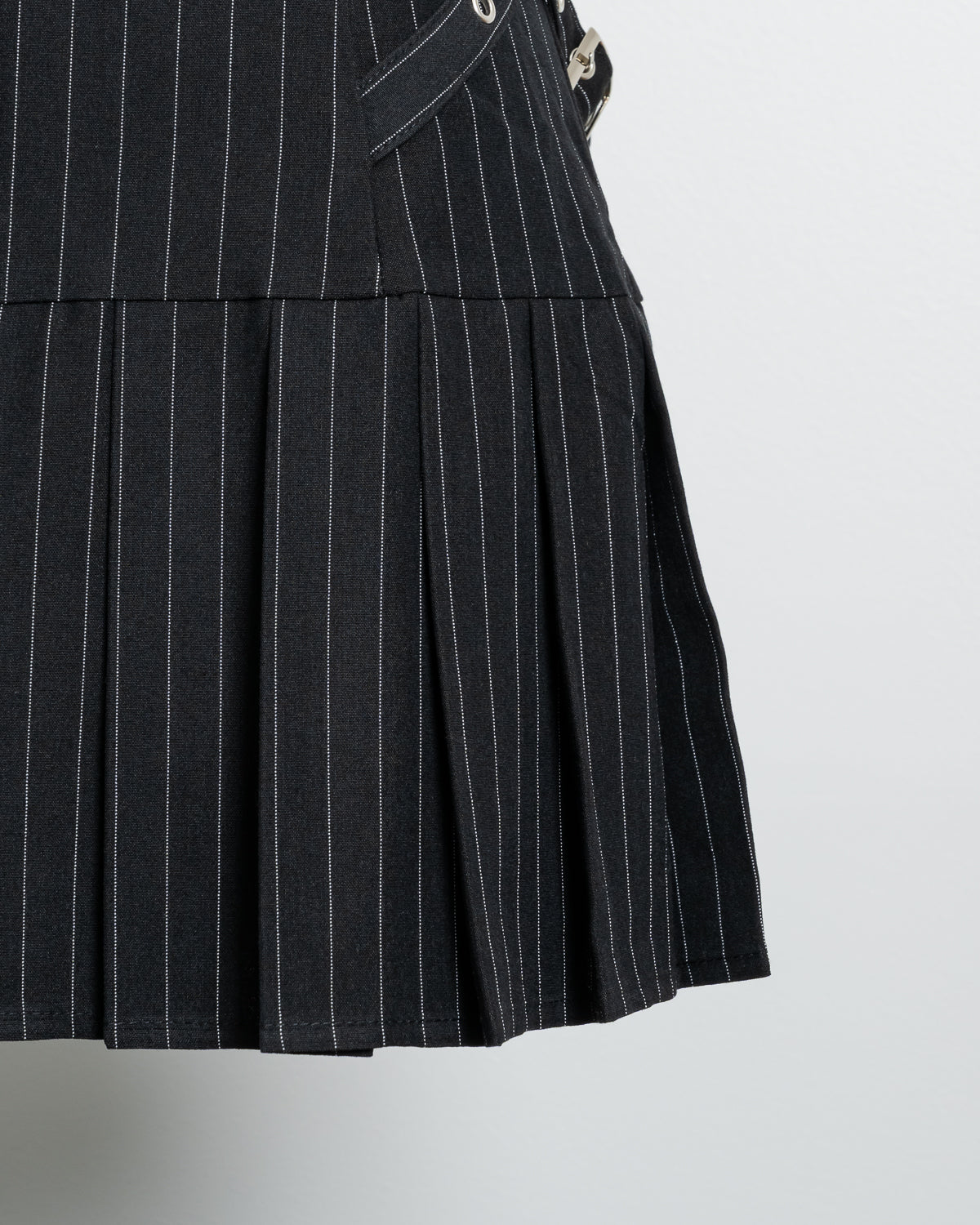 サイドベルトプリーツミニスカート