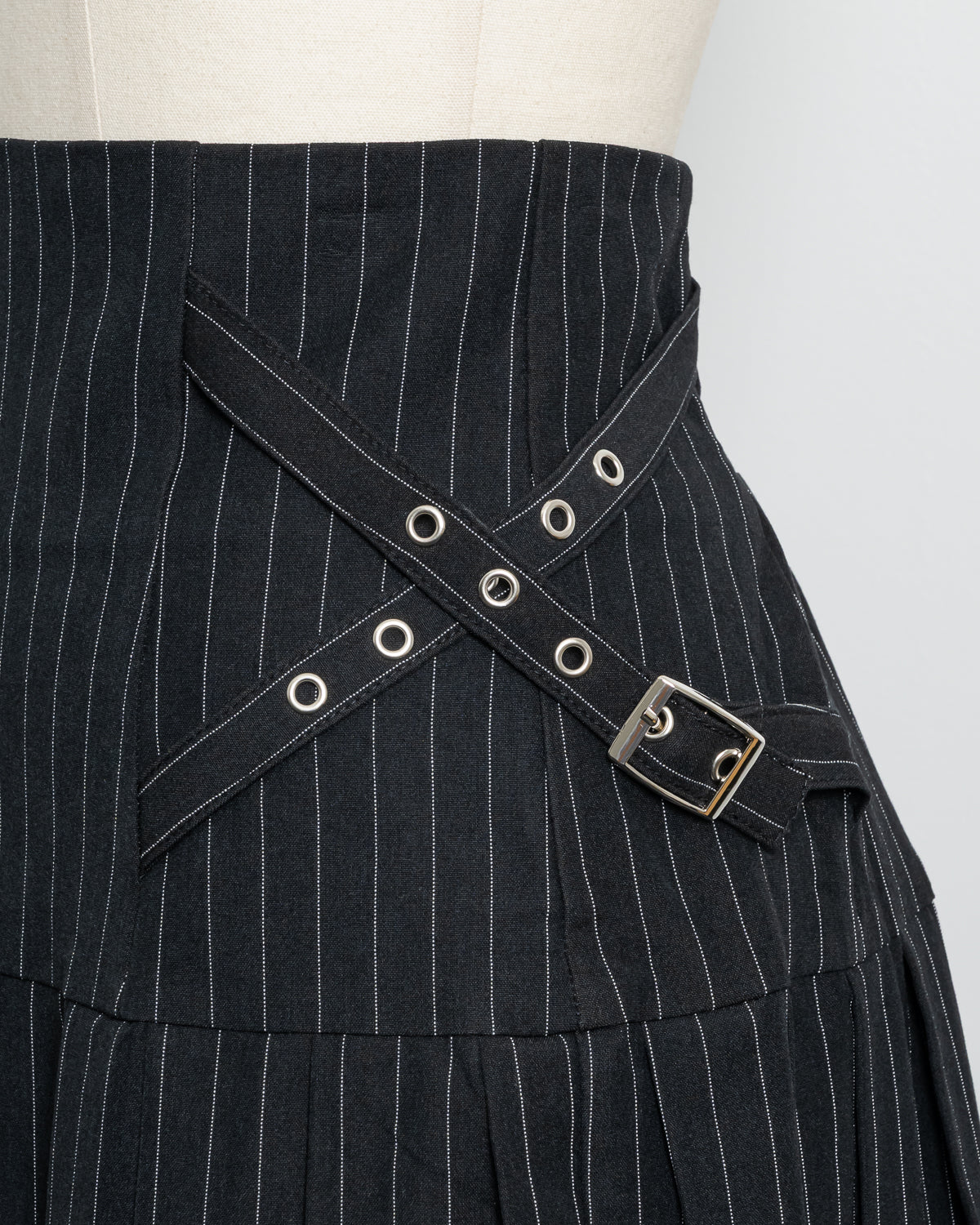 サイドベルトプリーツミニスカート