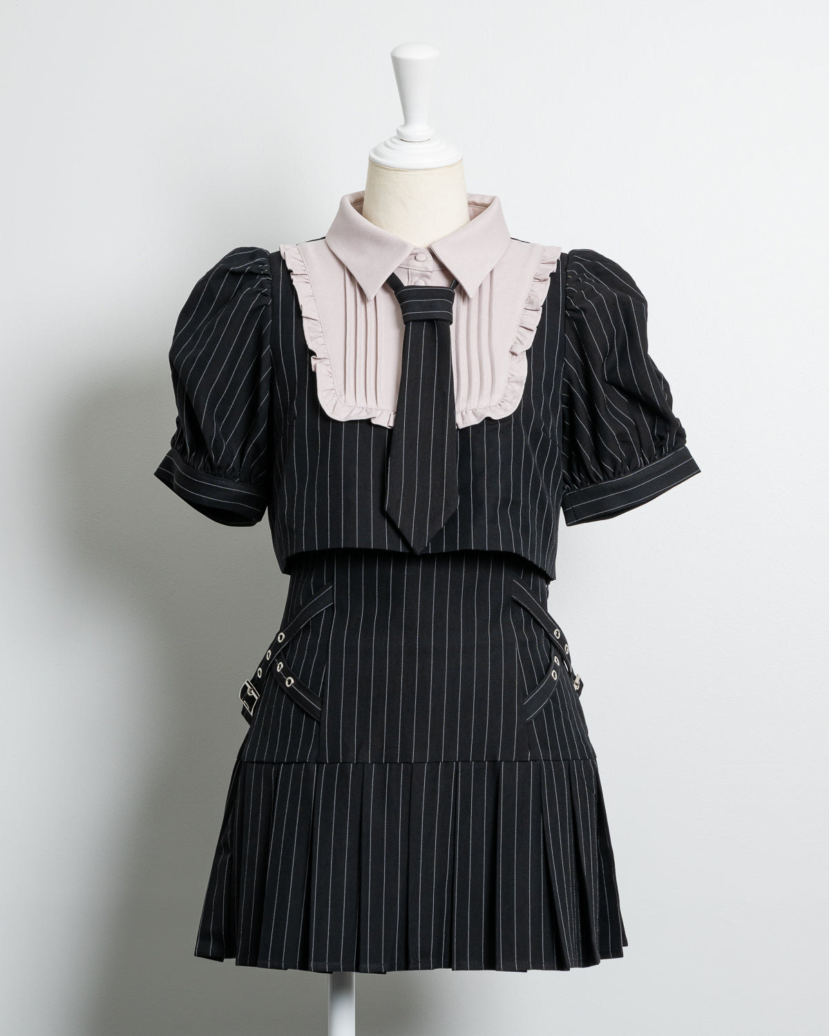 ネクタイ付きスクエアフリルトップス