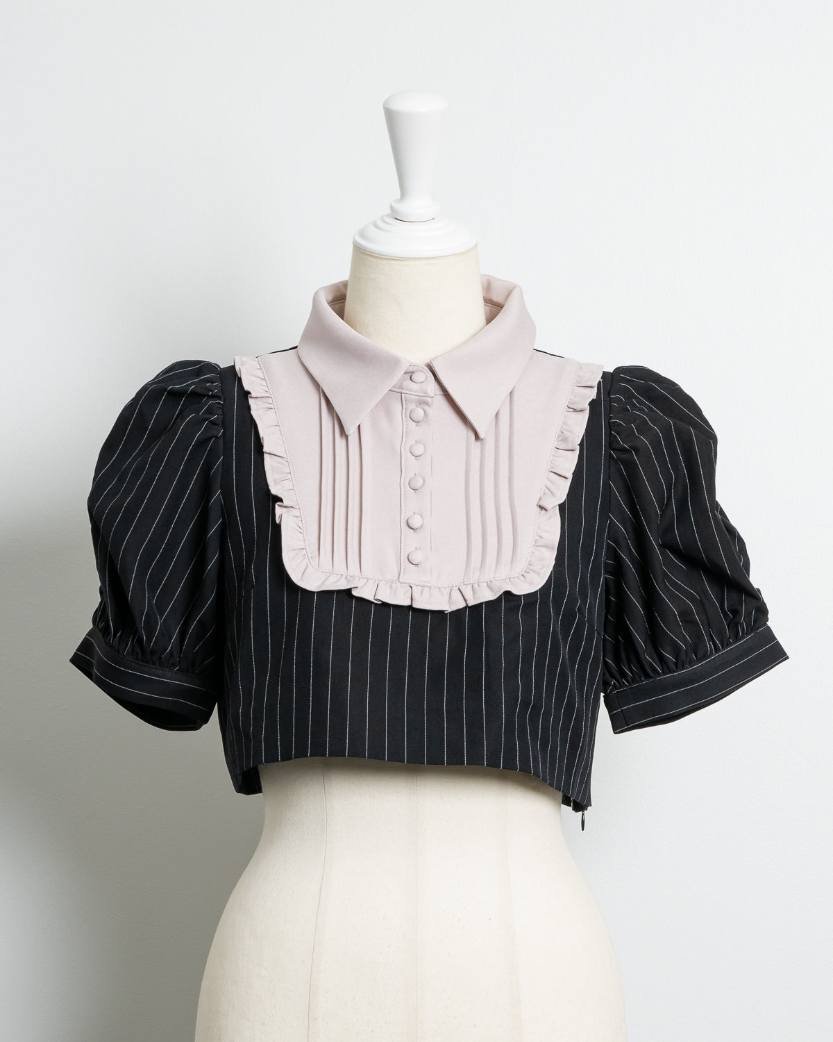 ネクタイ付きスクエアフリルトップス