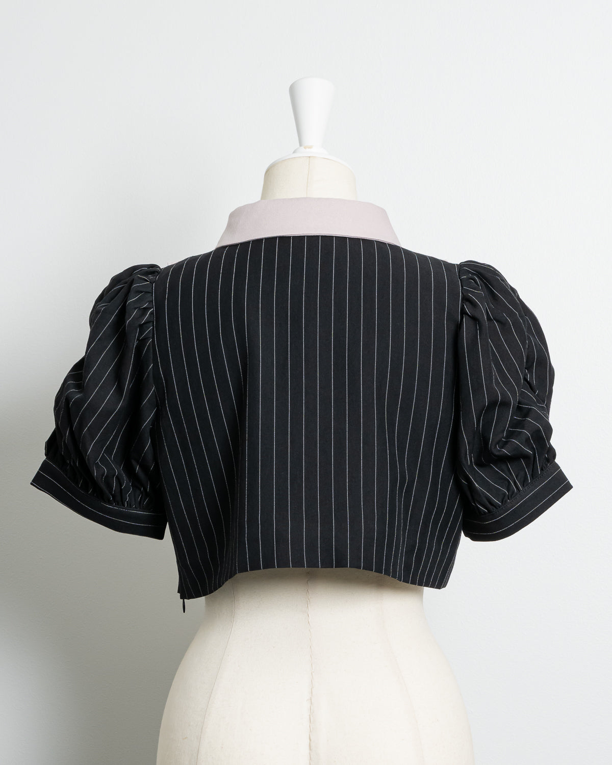 ネクタイ付きスクエアフリルトップス