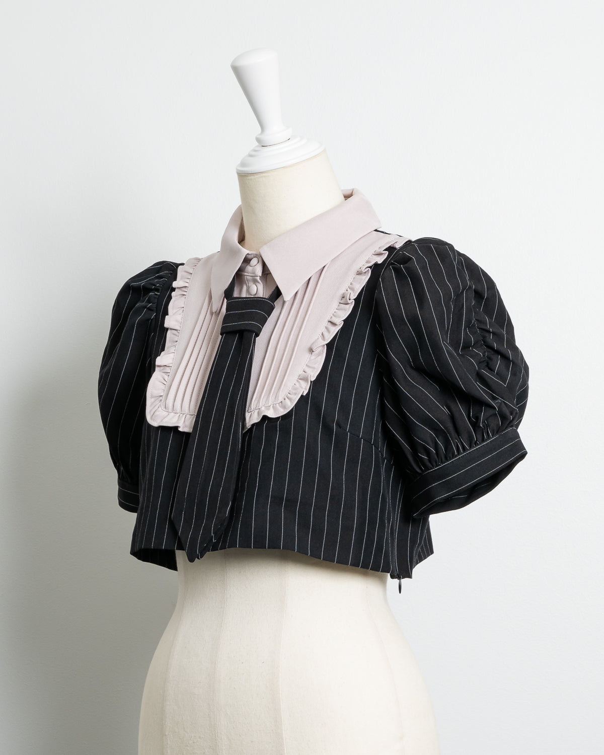 ネクタイ付きスクエアフリルトップス