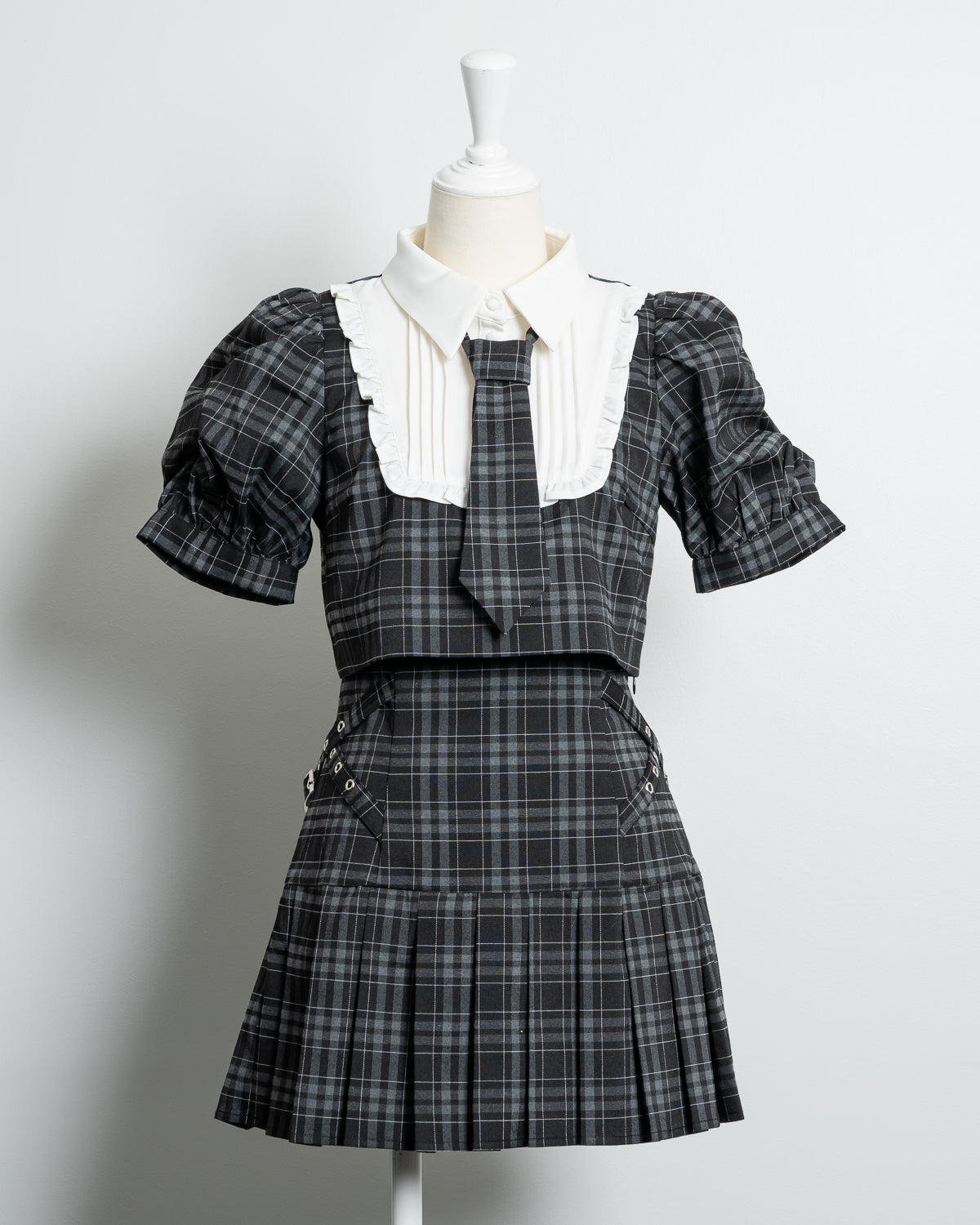 ネクタイ付きスクエアフリルトップス