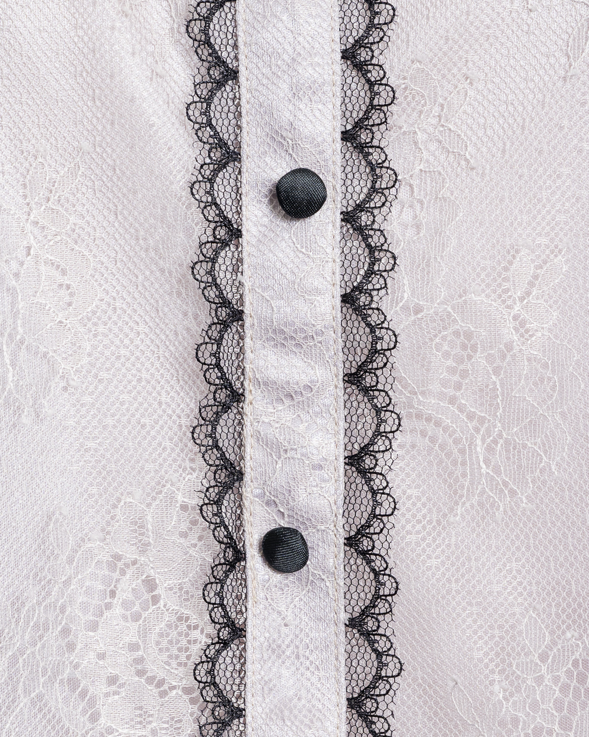 チョーカーレースブラウス