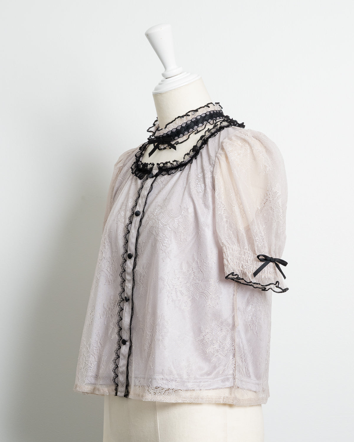 チョーカーレースブラウス