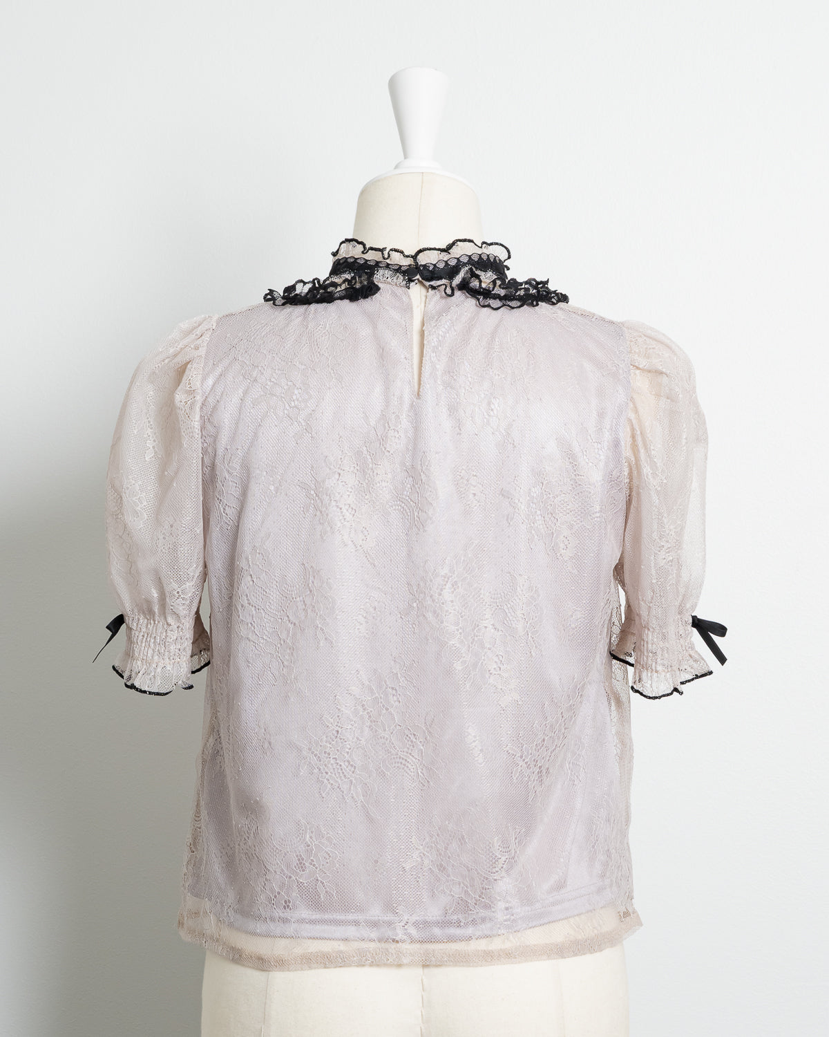 チョーカーレースブラウス