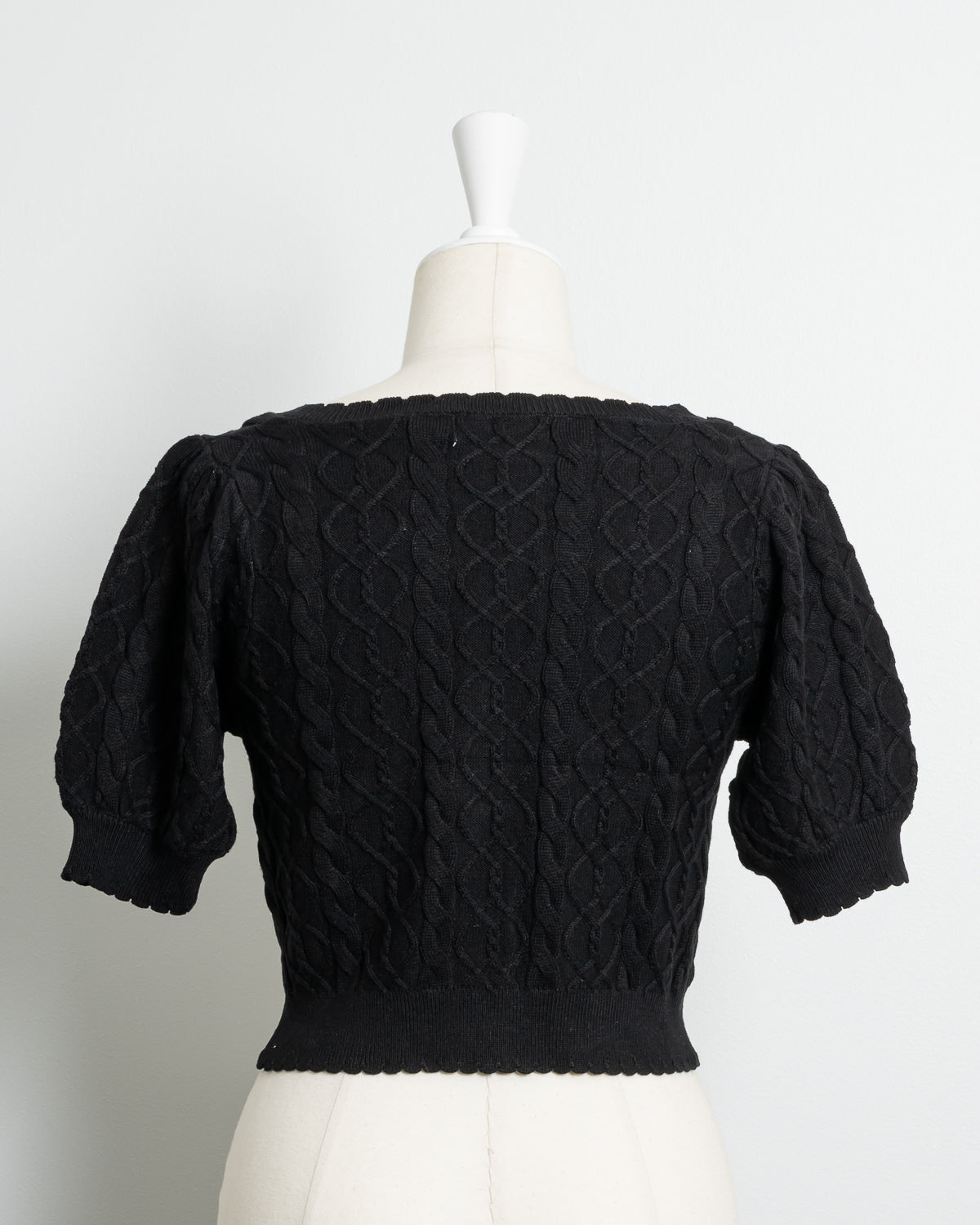 ハートボタンケーブルニット