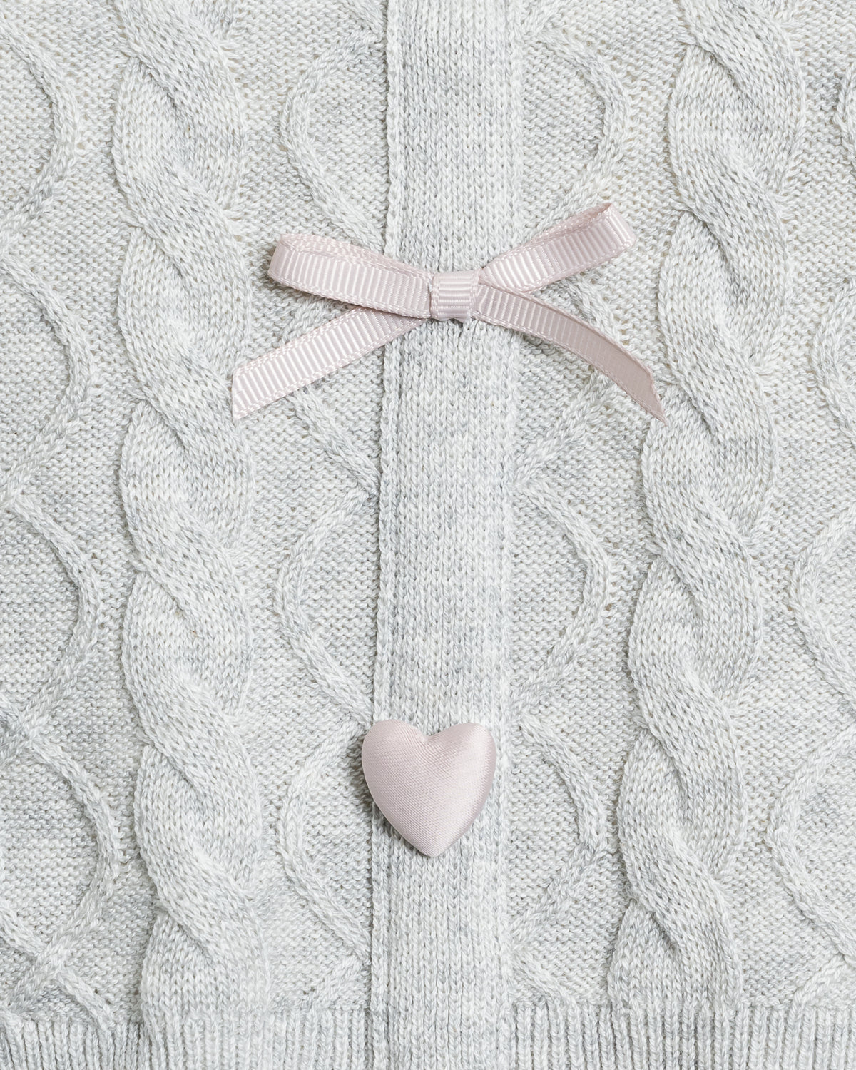 ハートボタンケーブルニット