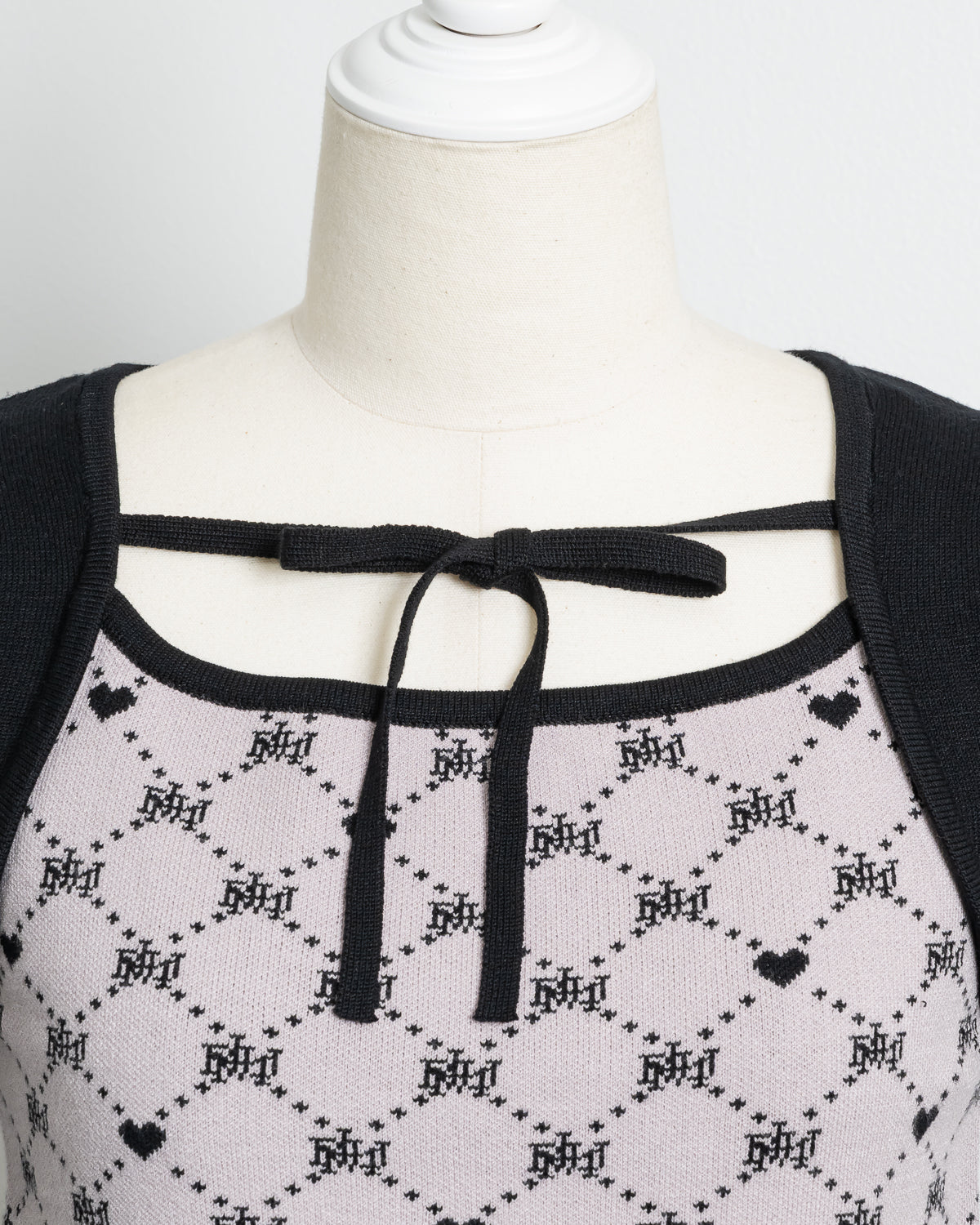 ケープレイヤードモノグラムニット