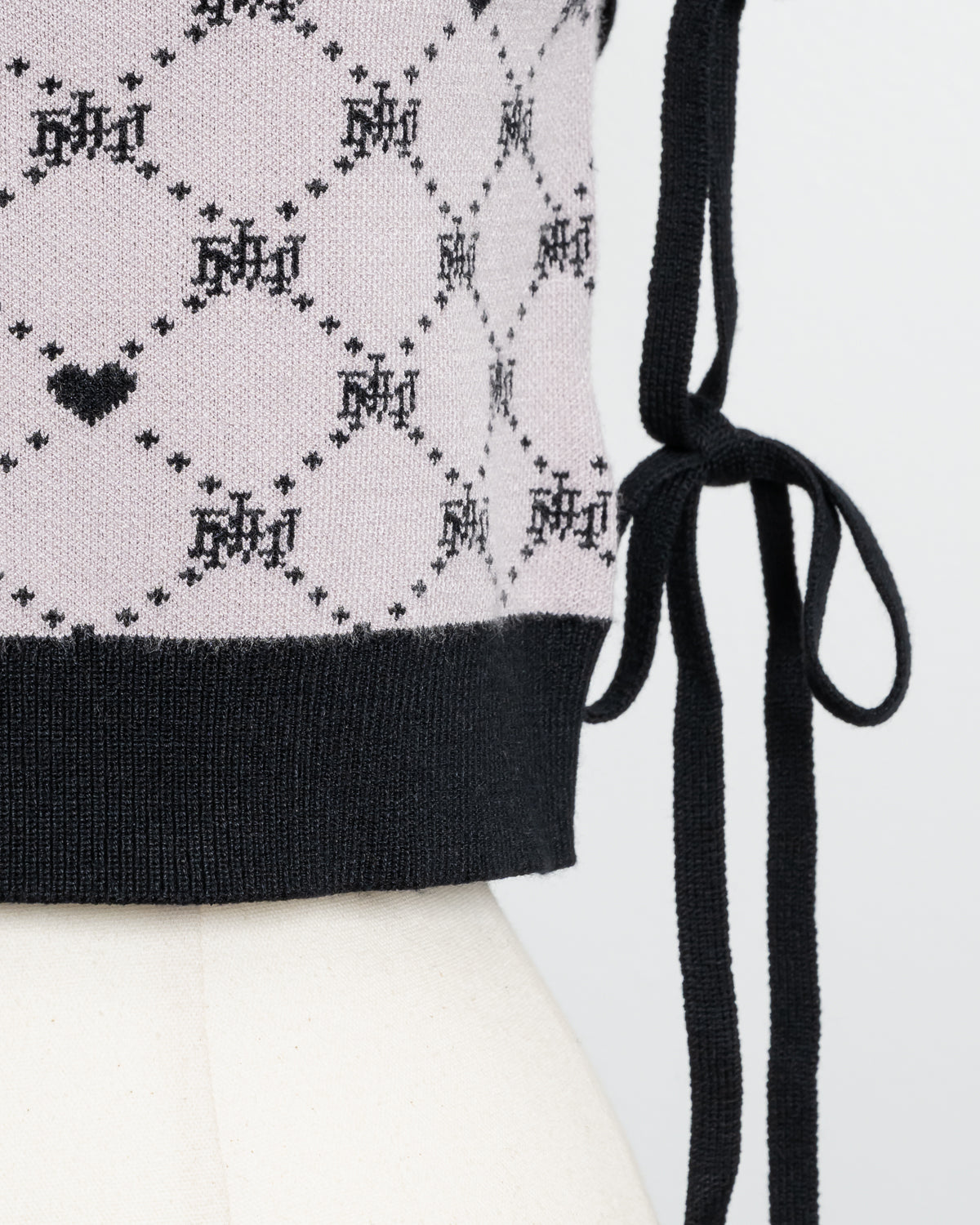 ケープレイヤードモノグラムニット