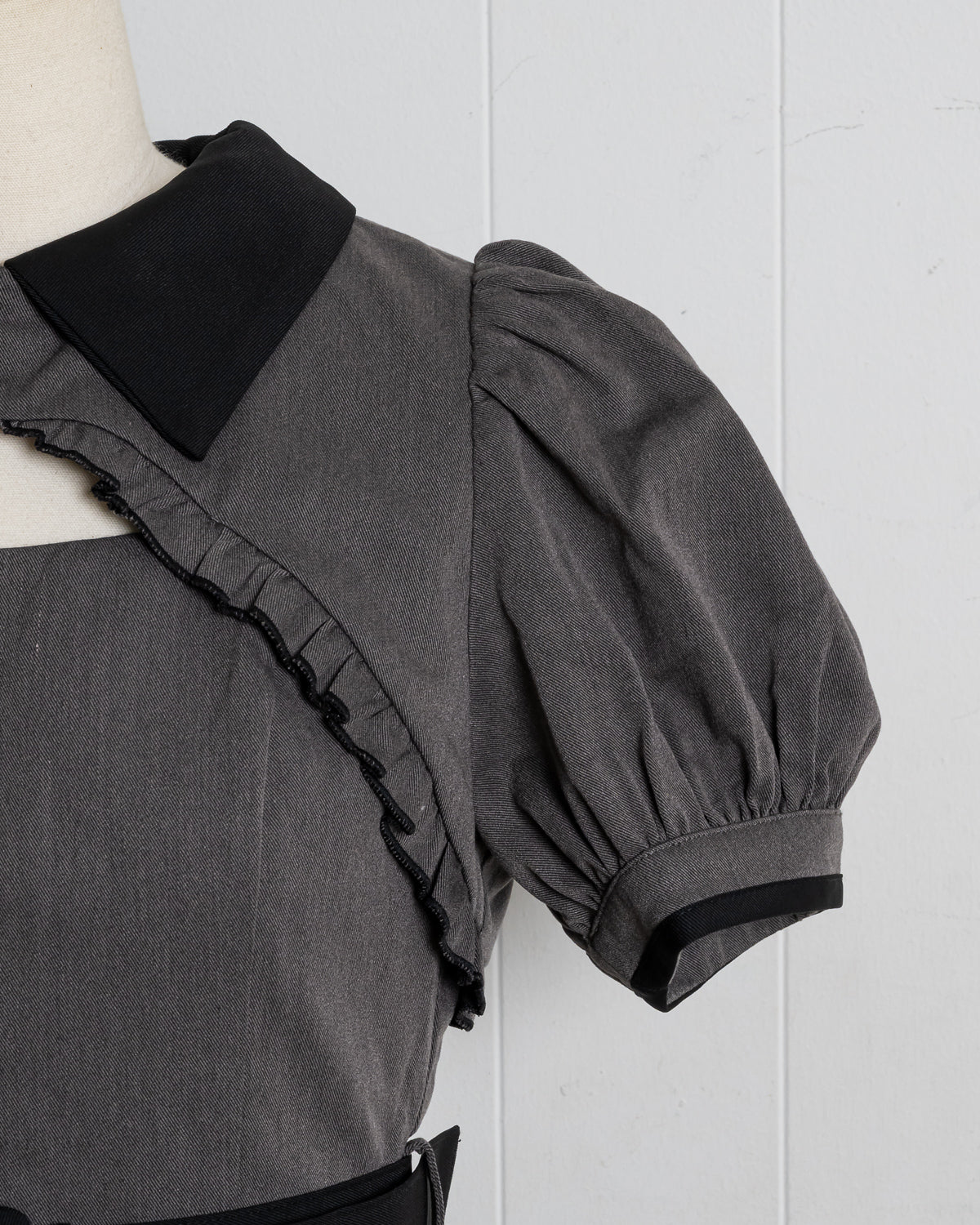 カットアウトバイカラーセットアップ