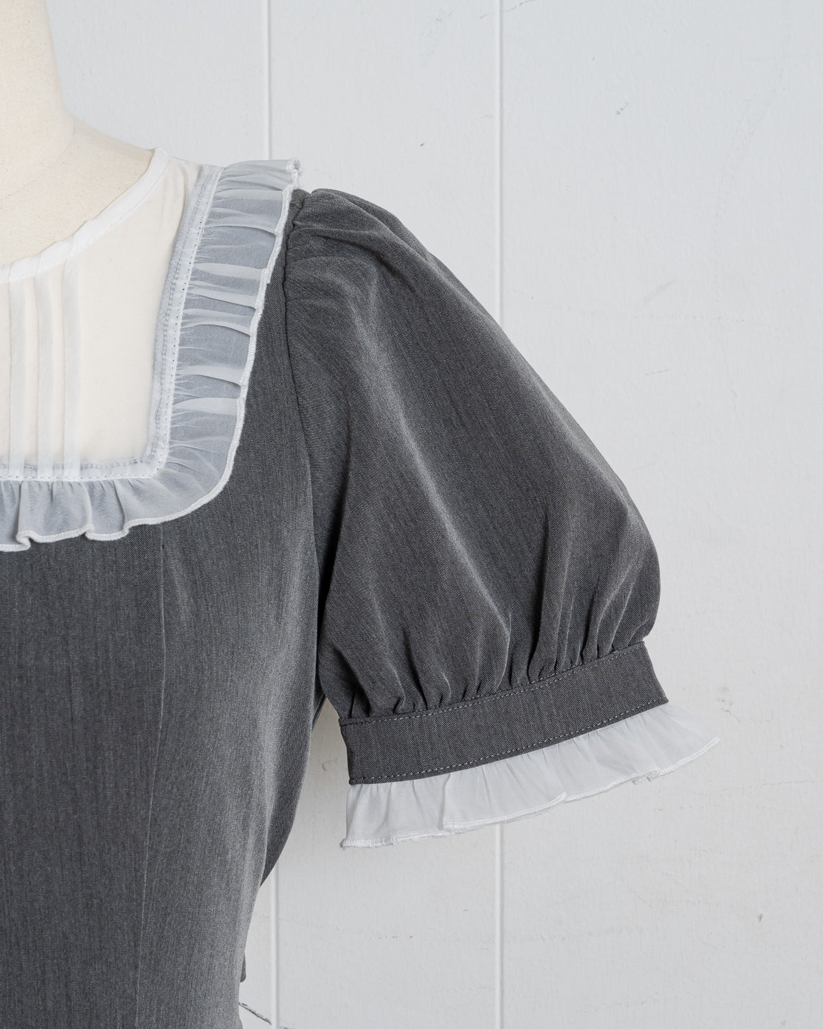 スクエアフリルシアーカフェワンピース