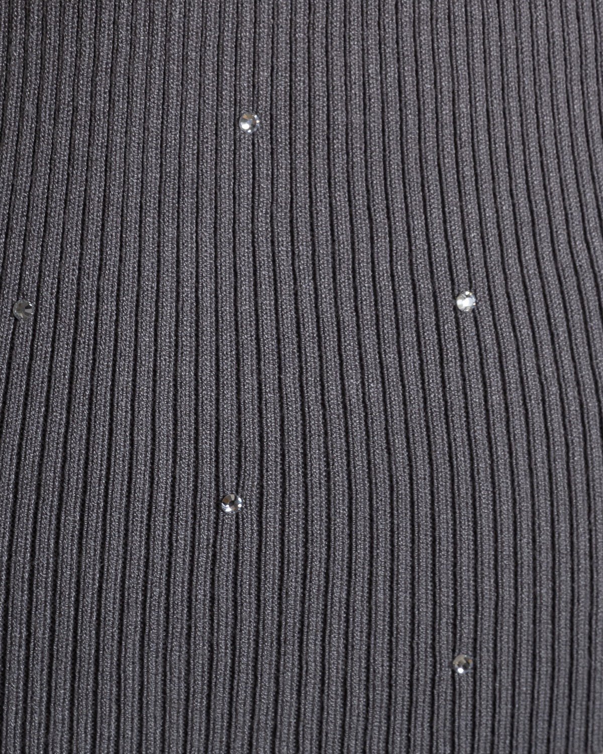 ハイネックラインストーンカットアウトニット